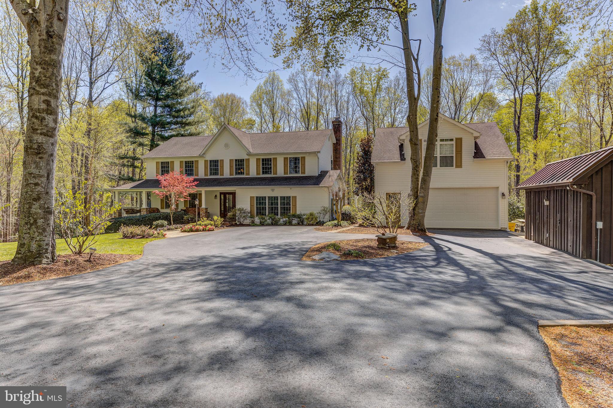 WHISPERING WOODS - Residential