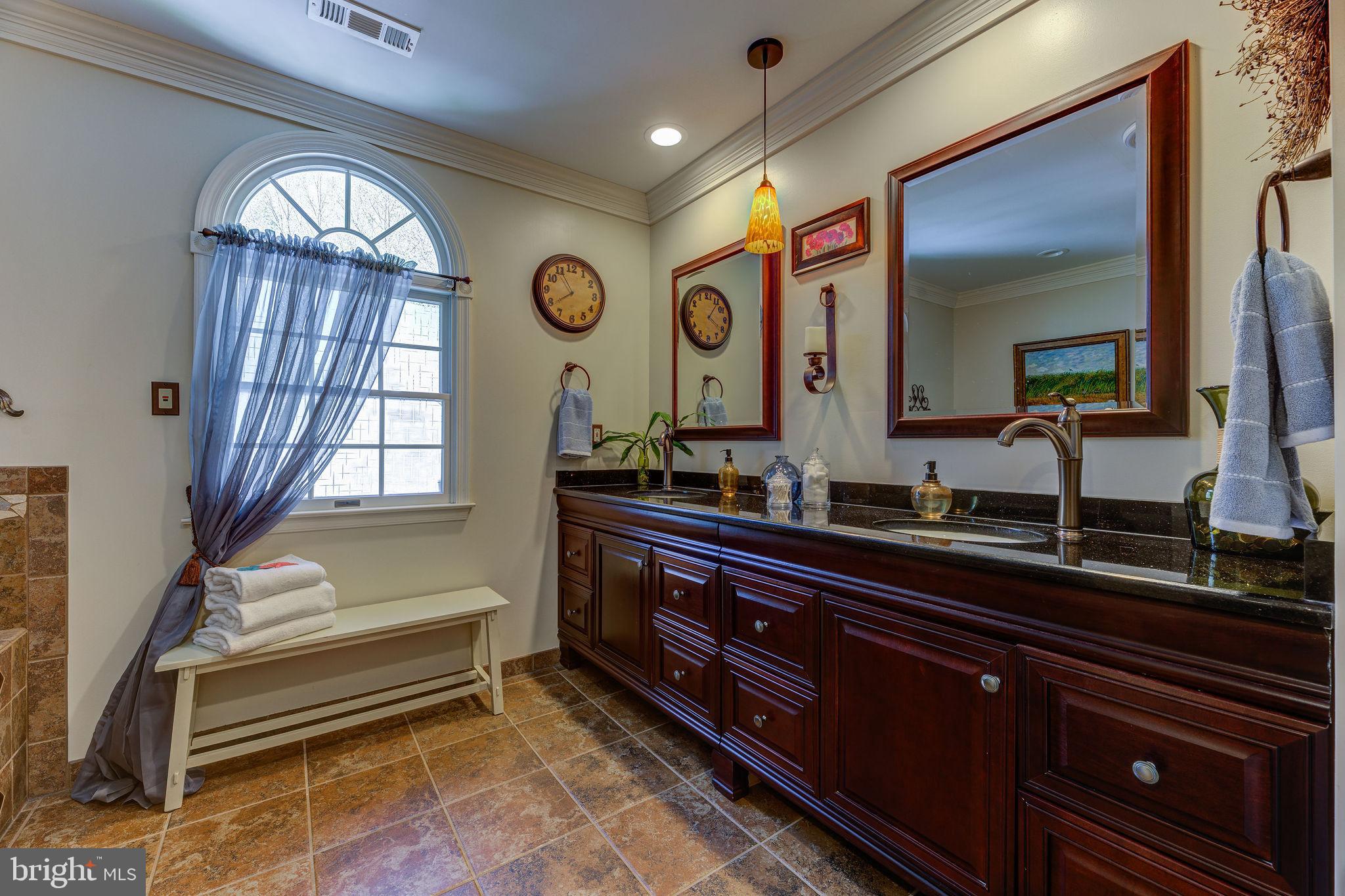 WHISPERING WOODS - Residential