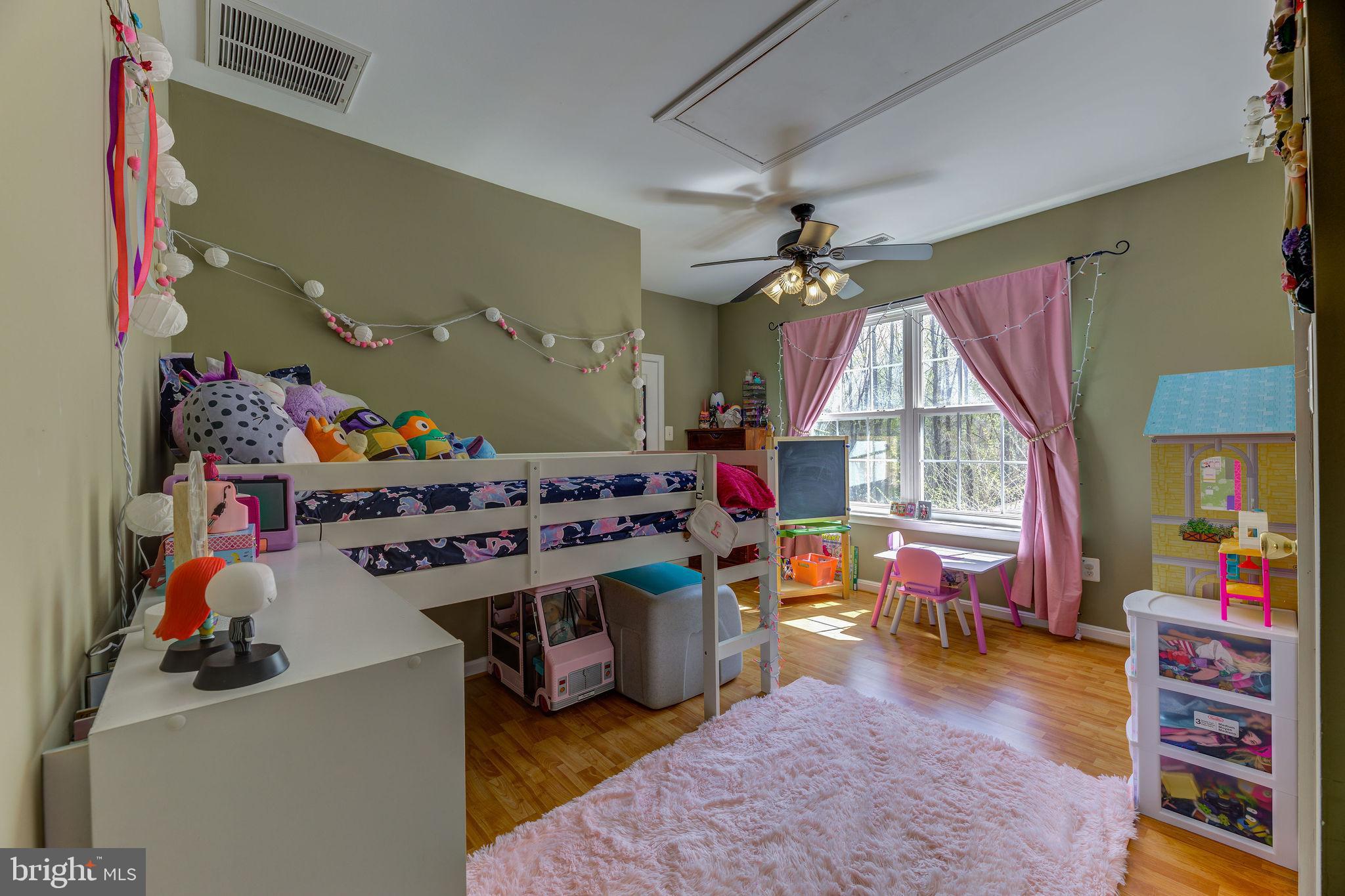 WHISPERING WOODS - Residential