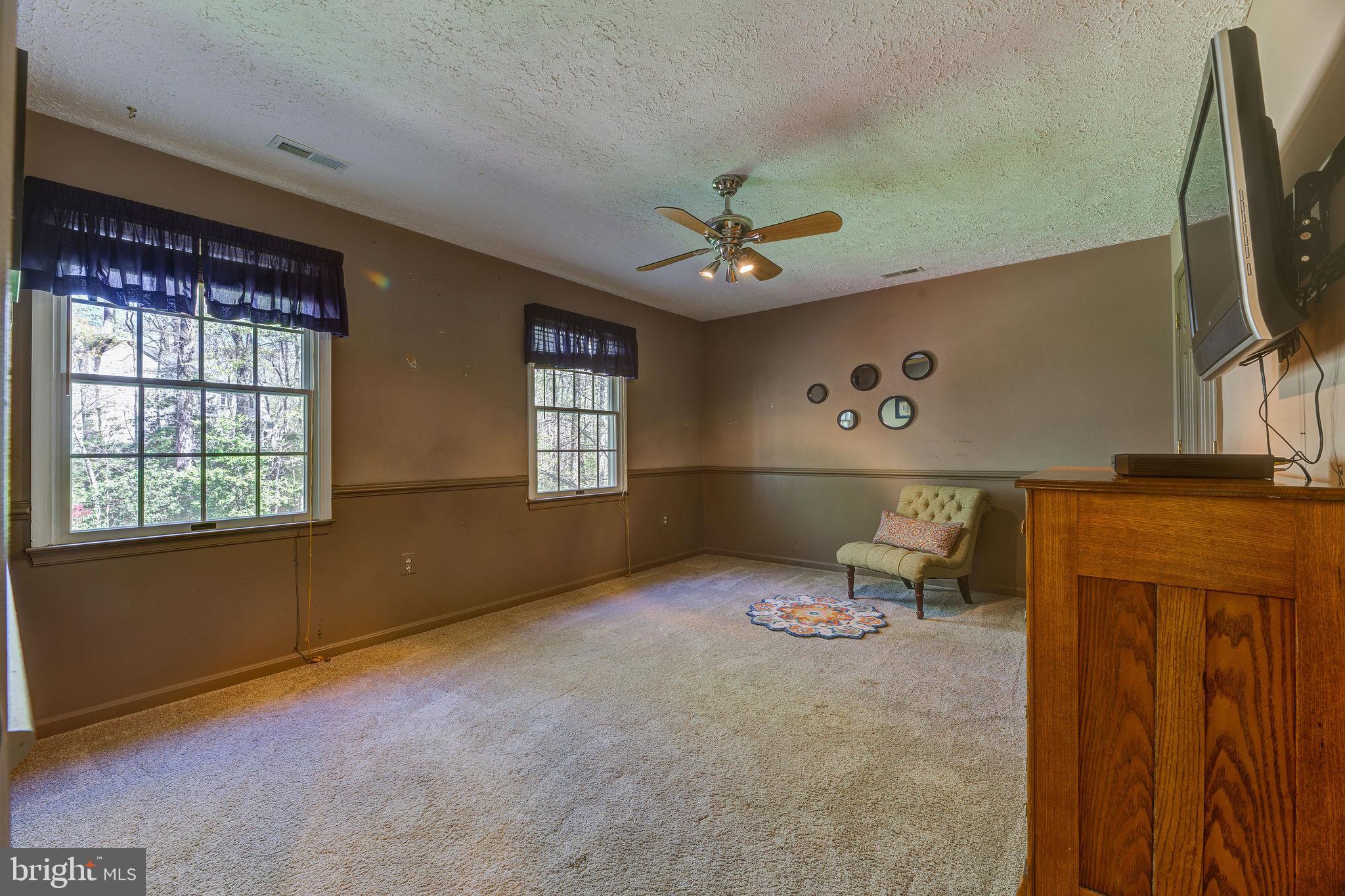 WHISPERING WOODS - Residential