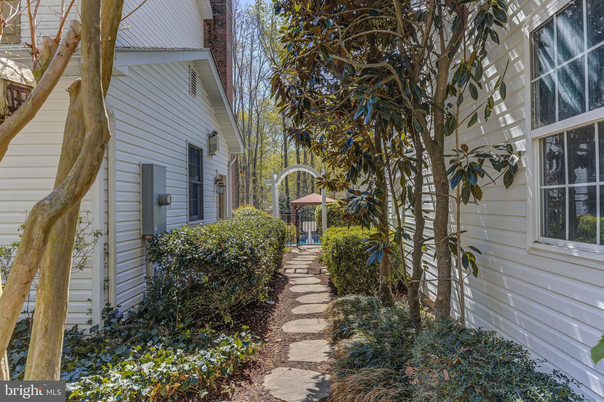 WHISPERING WOODS - Residential