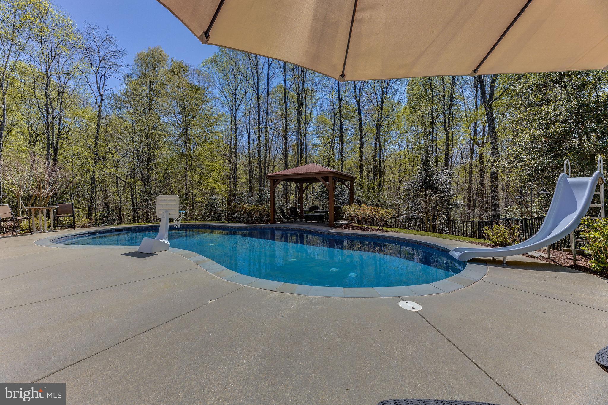 WHISPERING WOODS - Residential