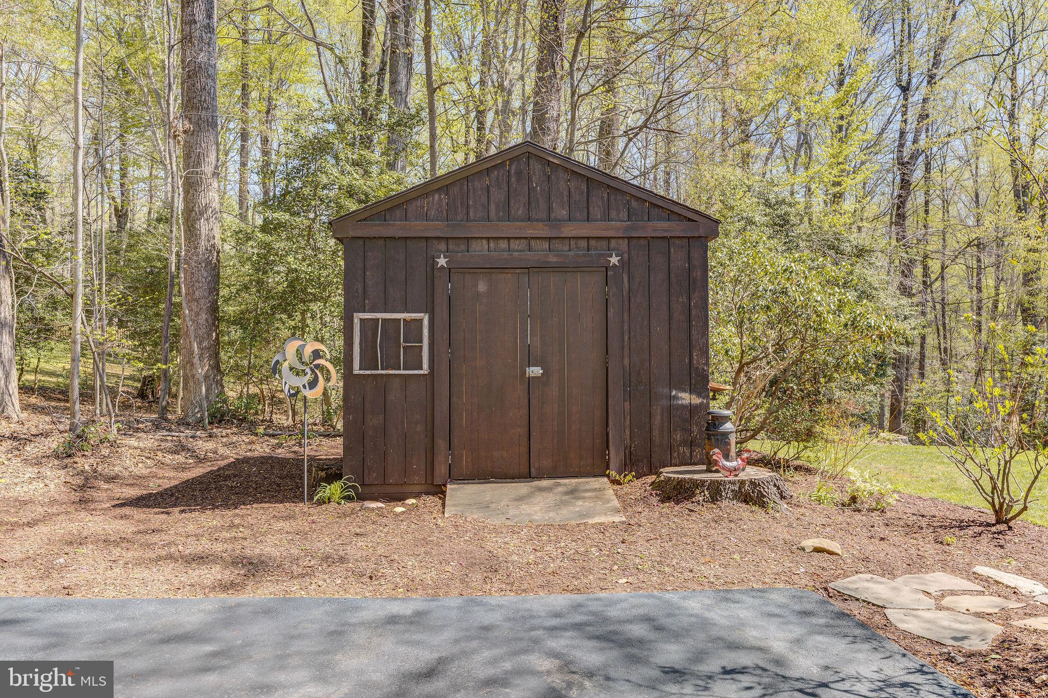 WHISPERING WOODS - Residential