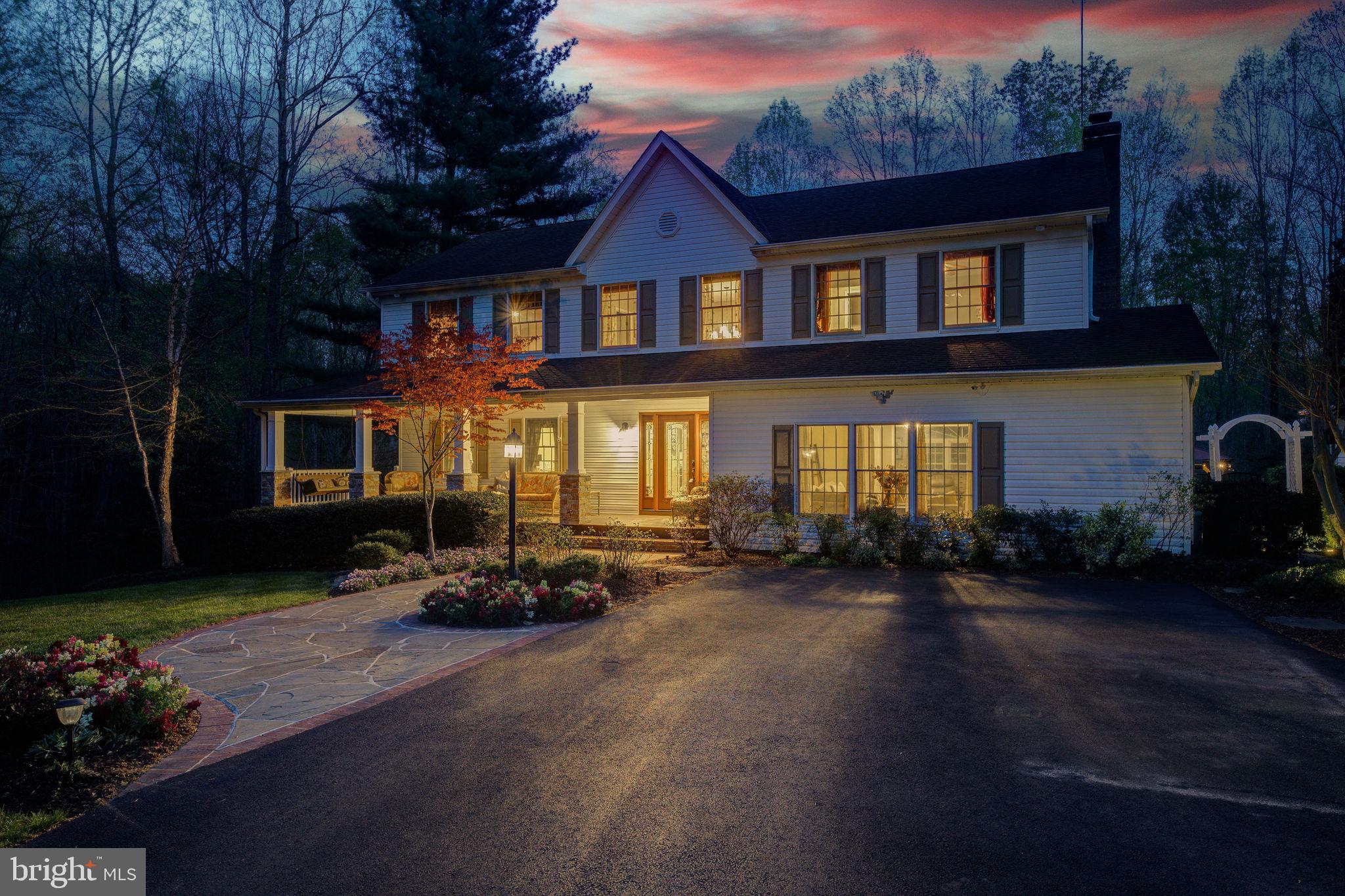 WHISPERING WOODS - Residential