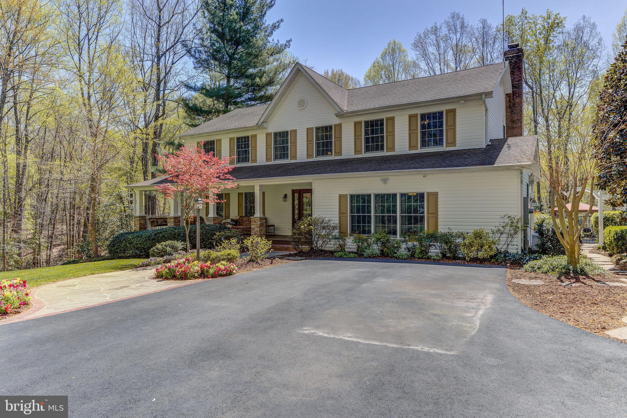 WHISPERING WOODS - Residential