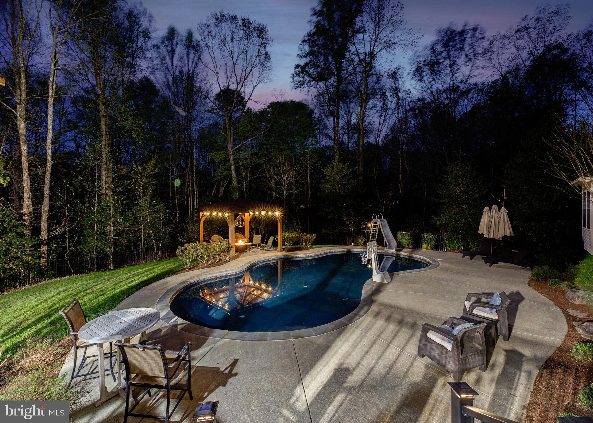 WHISPERING WOODS - Residential