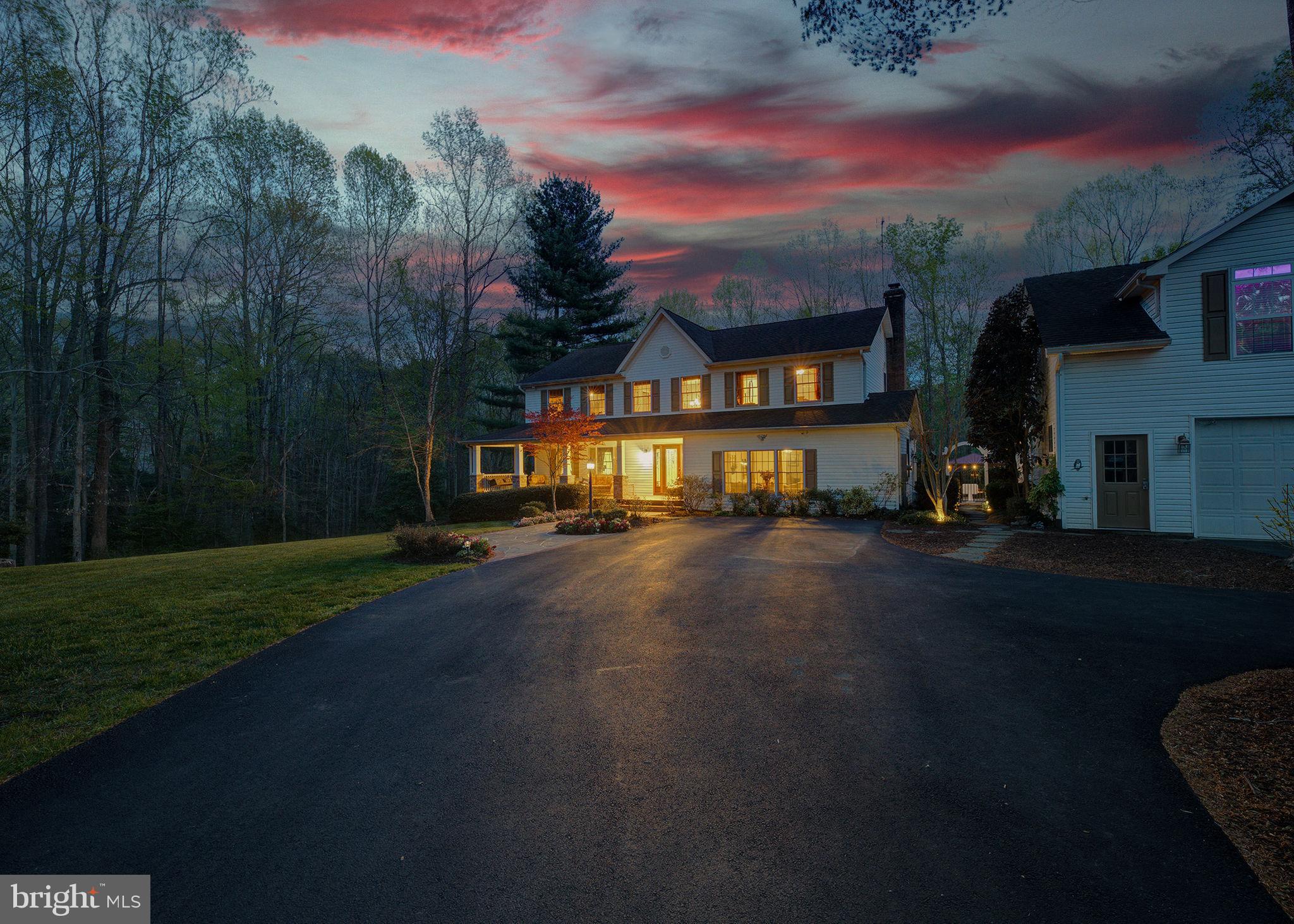 WHISPERING WOODS - Residential