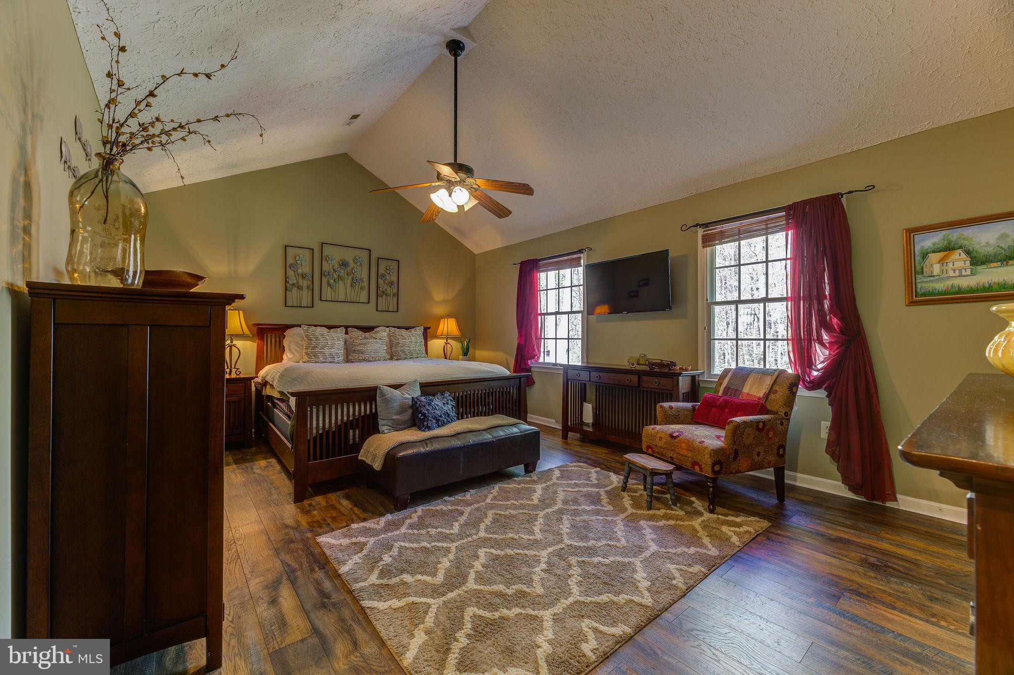 WHISPERING WOODS - Residential