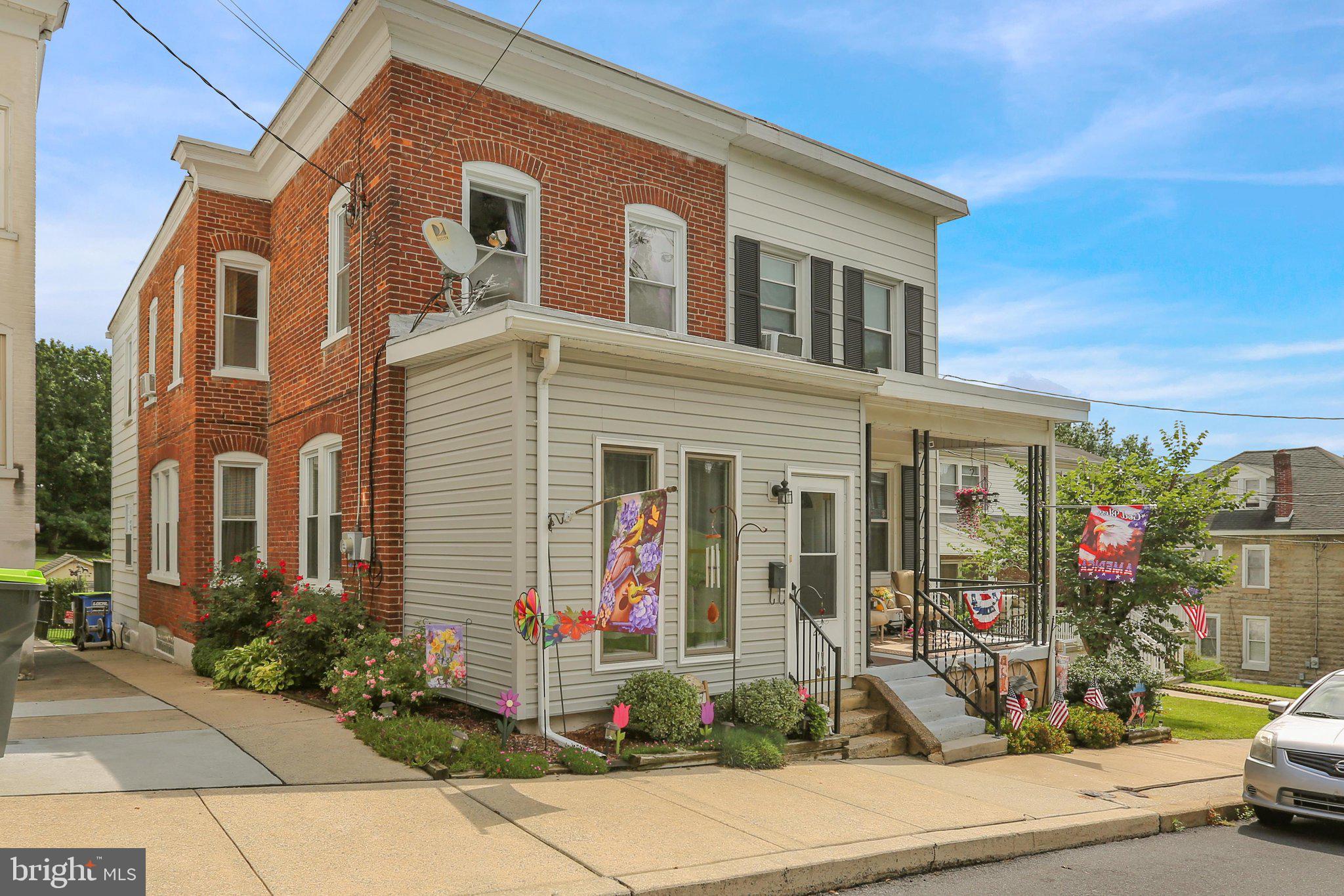 27 APPLE STREET