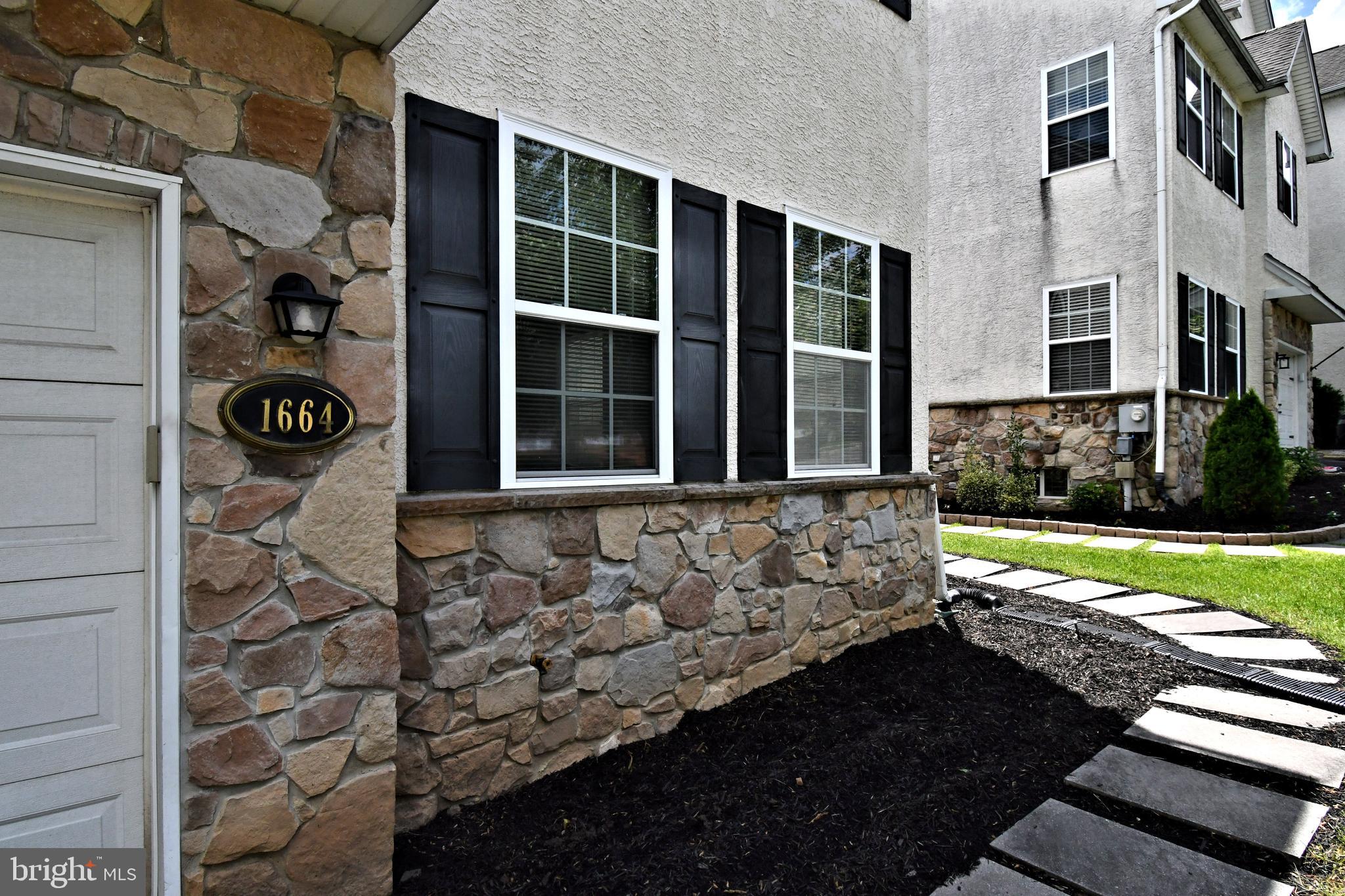 1664 BRYNNE LANE