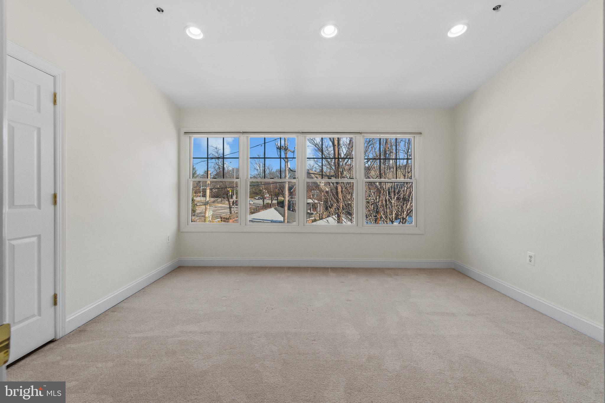 ROLAND GATE - Residential