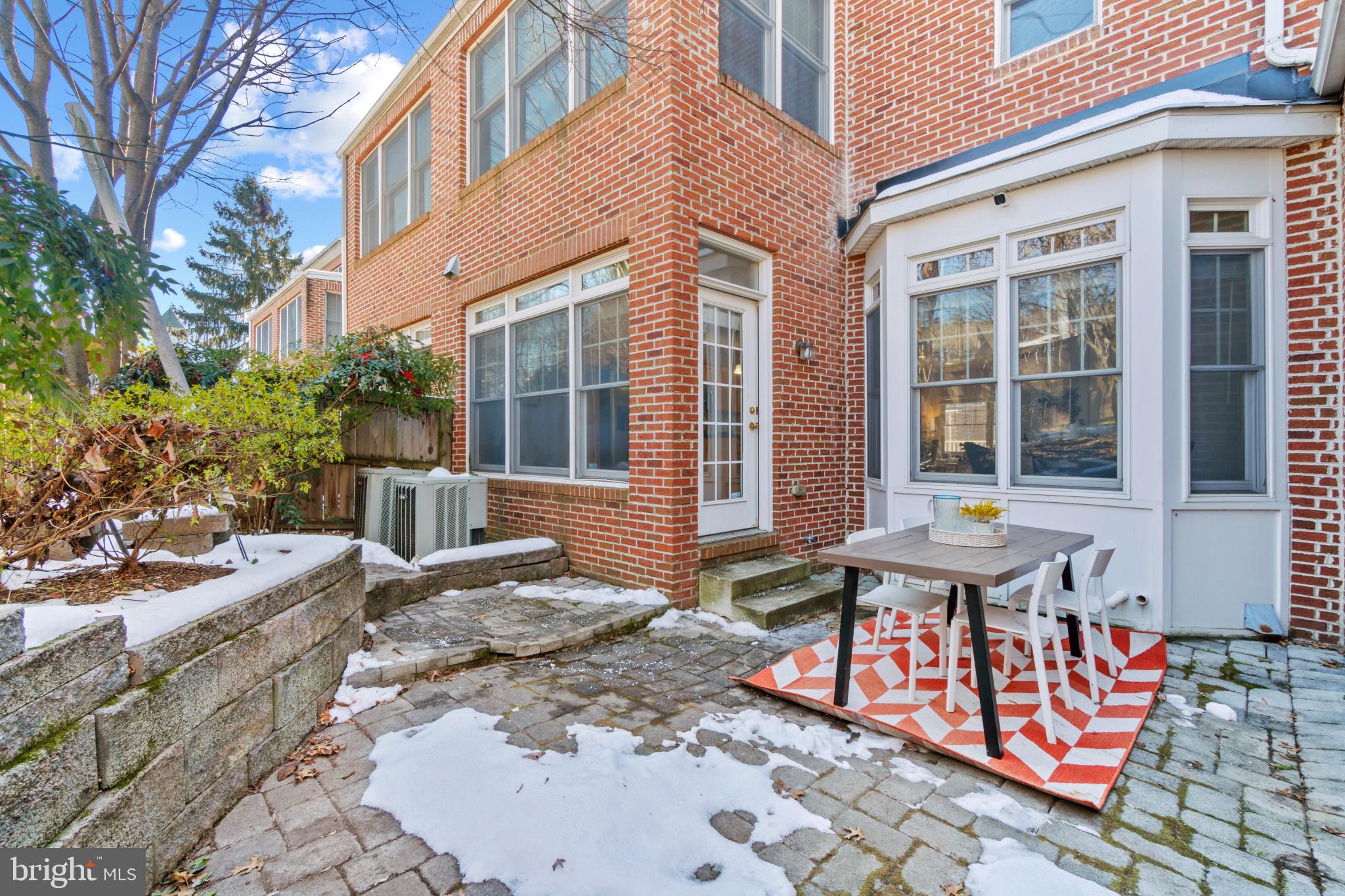 ROLAND GATE - Residential