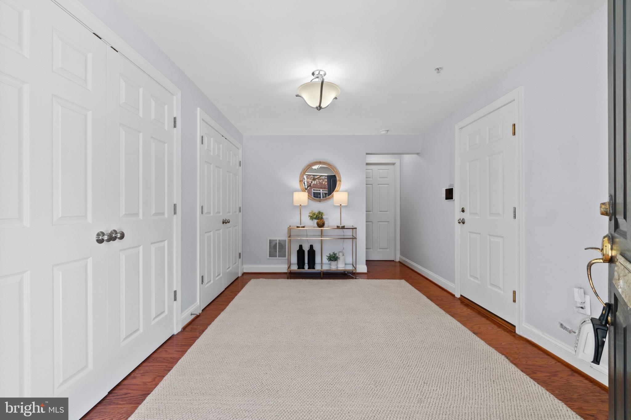 ROLAND GATE - Residential