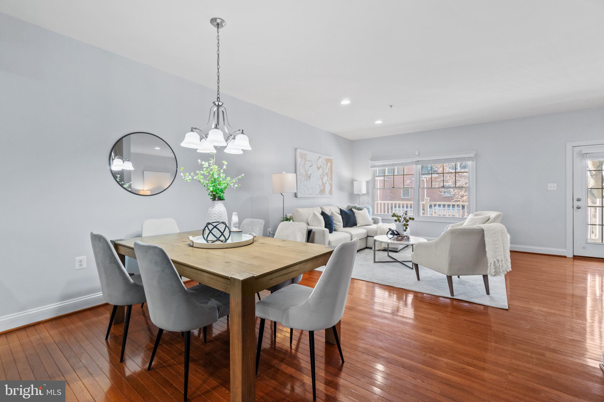 ROLAND GATE - Residential