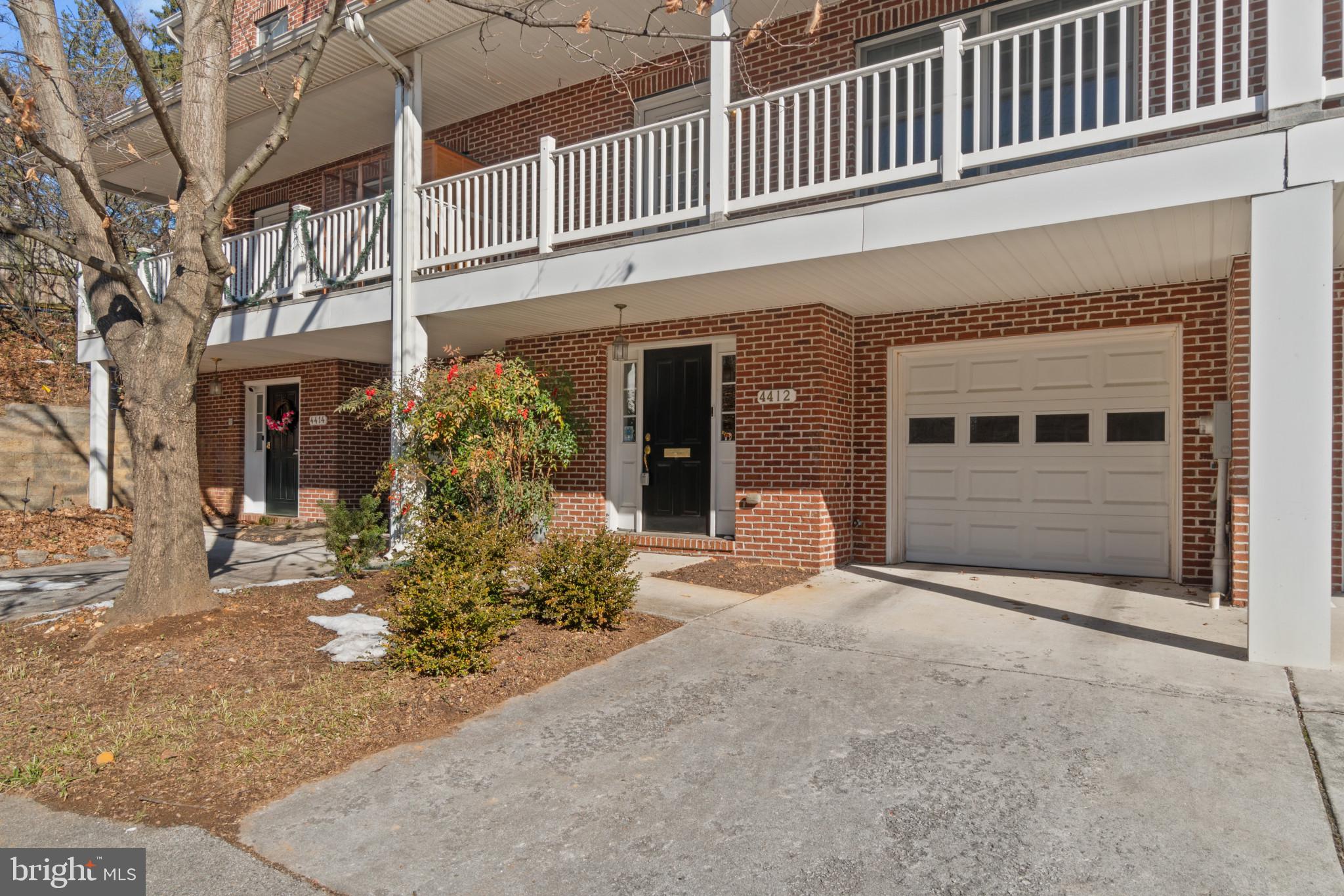 ROLAND GATE - Residential