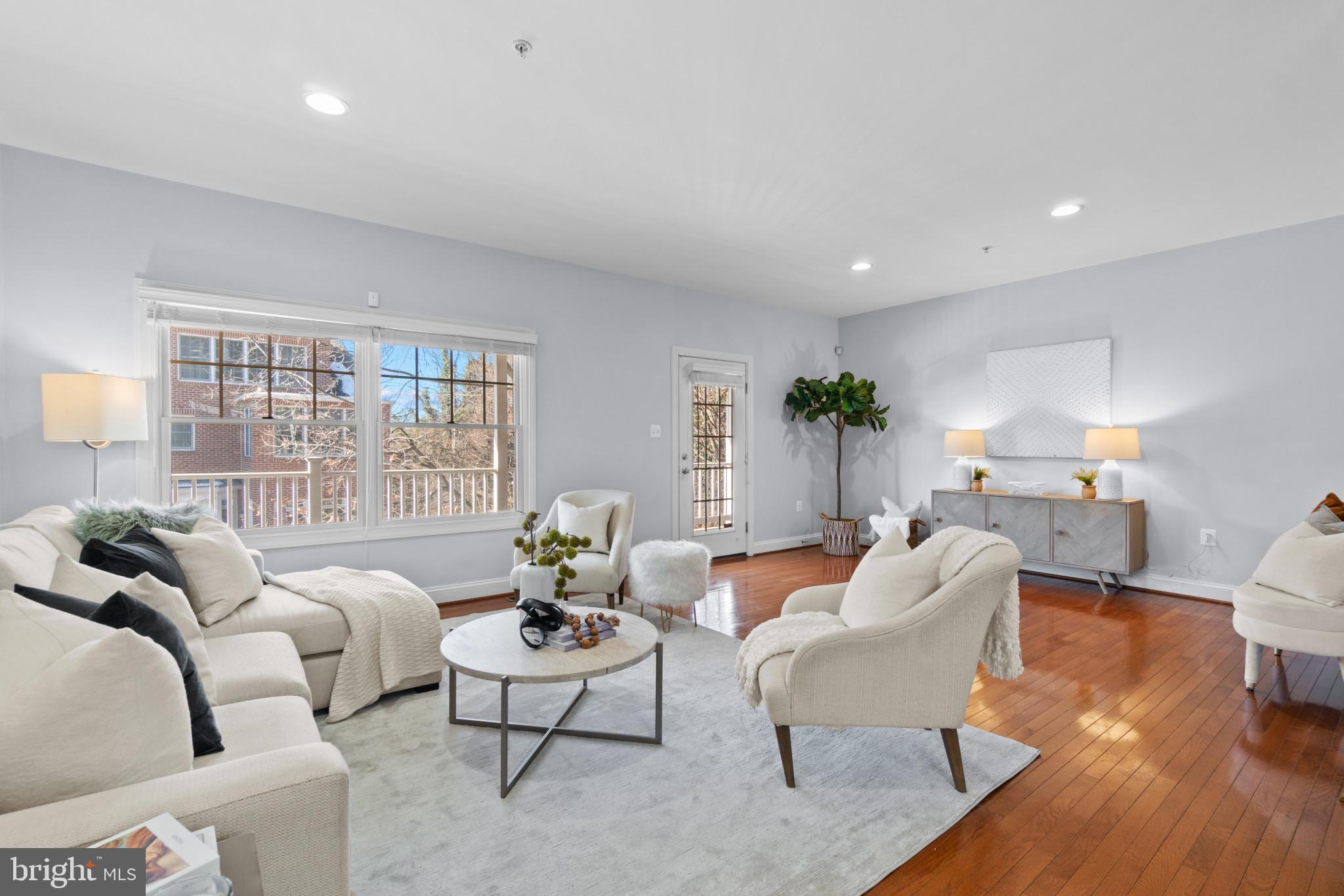 ROLAND GATE - Residential