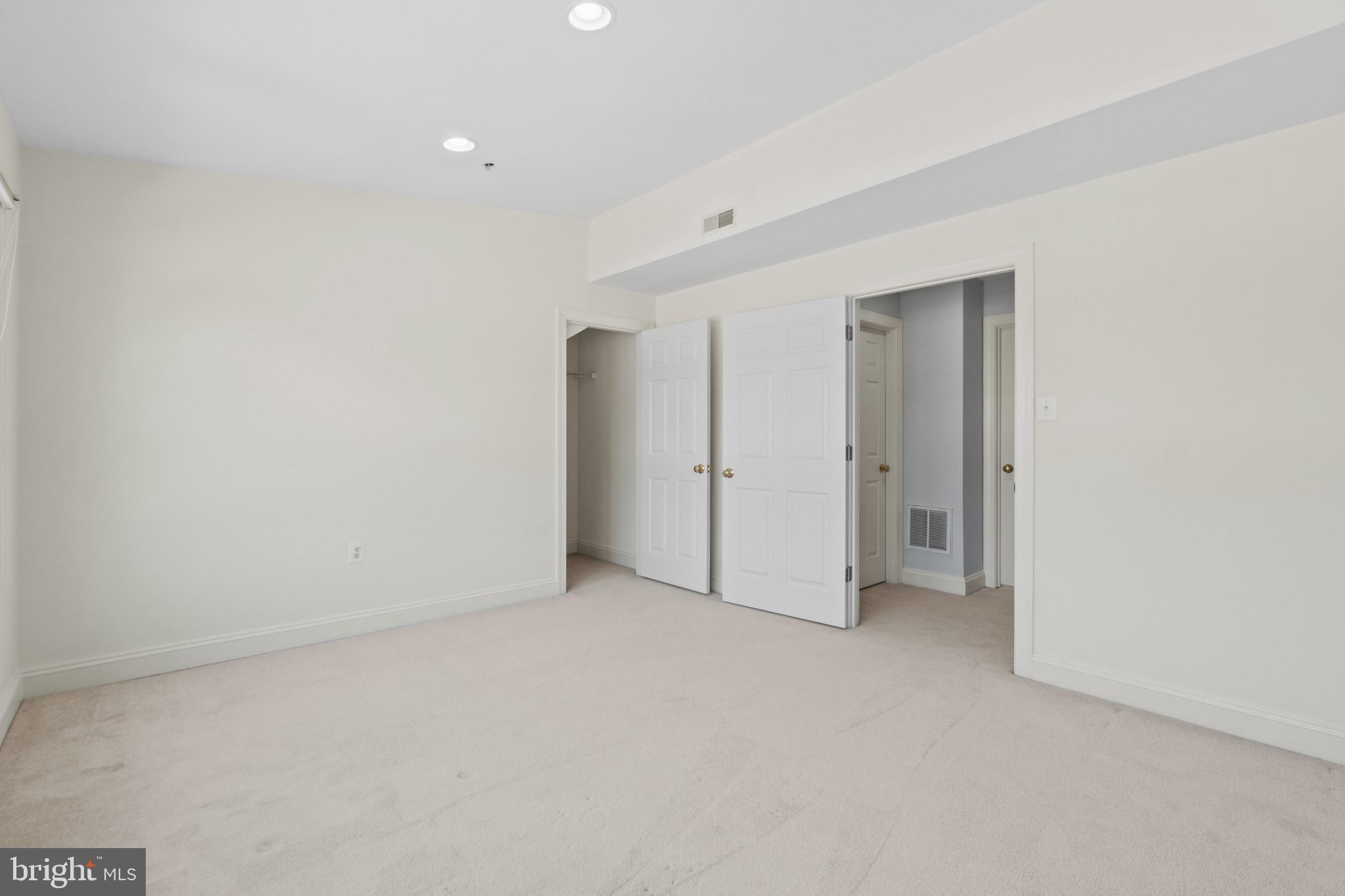 ROLAND GATE - Residential