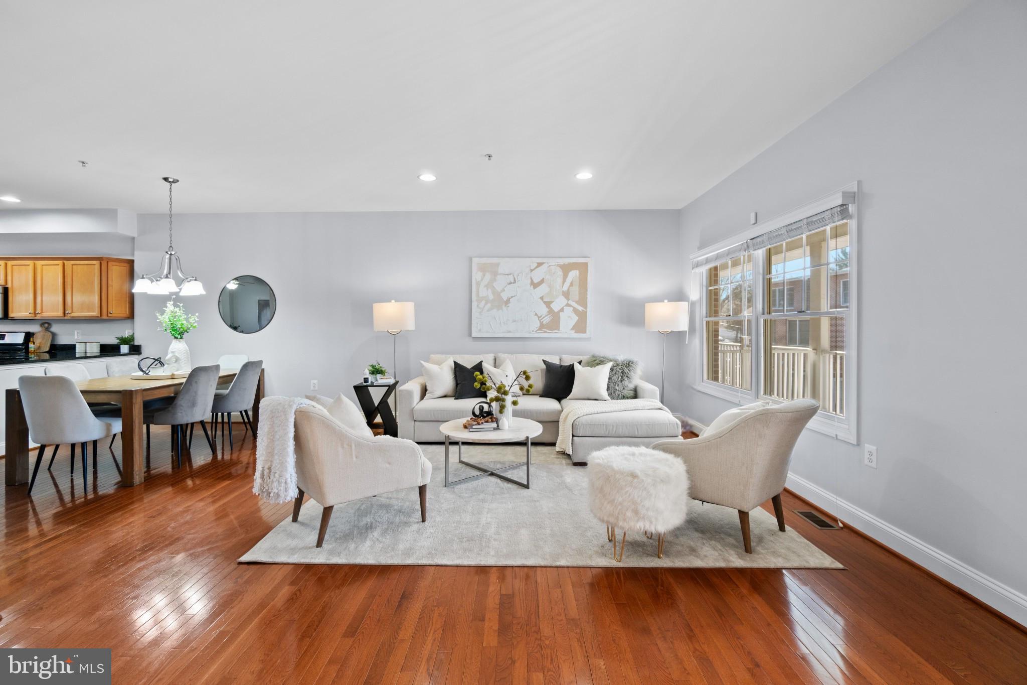 ROLAND GATE - Residential