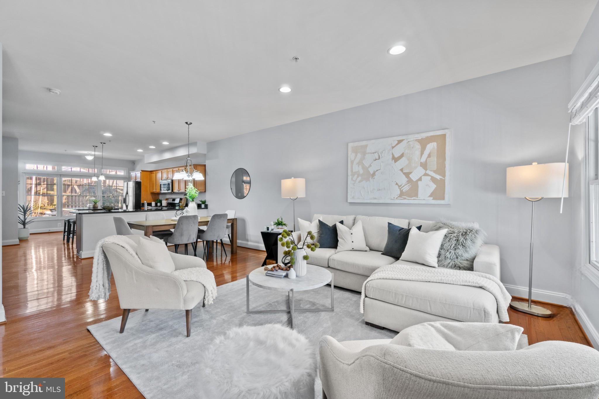 ROLAND GATE - Residential