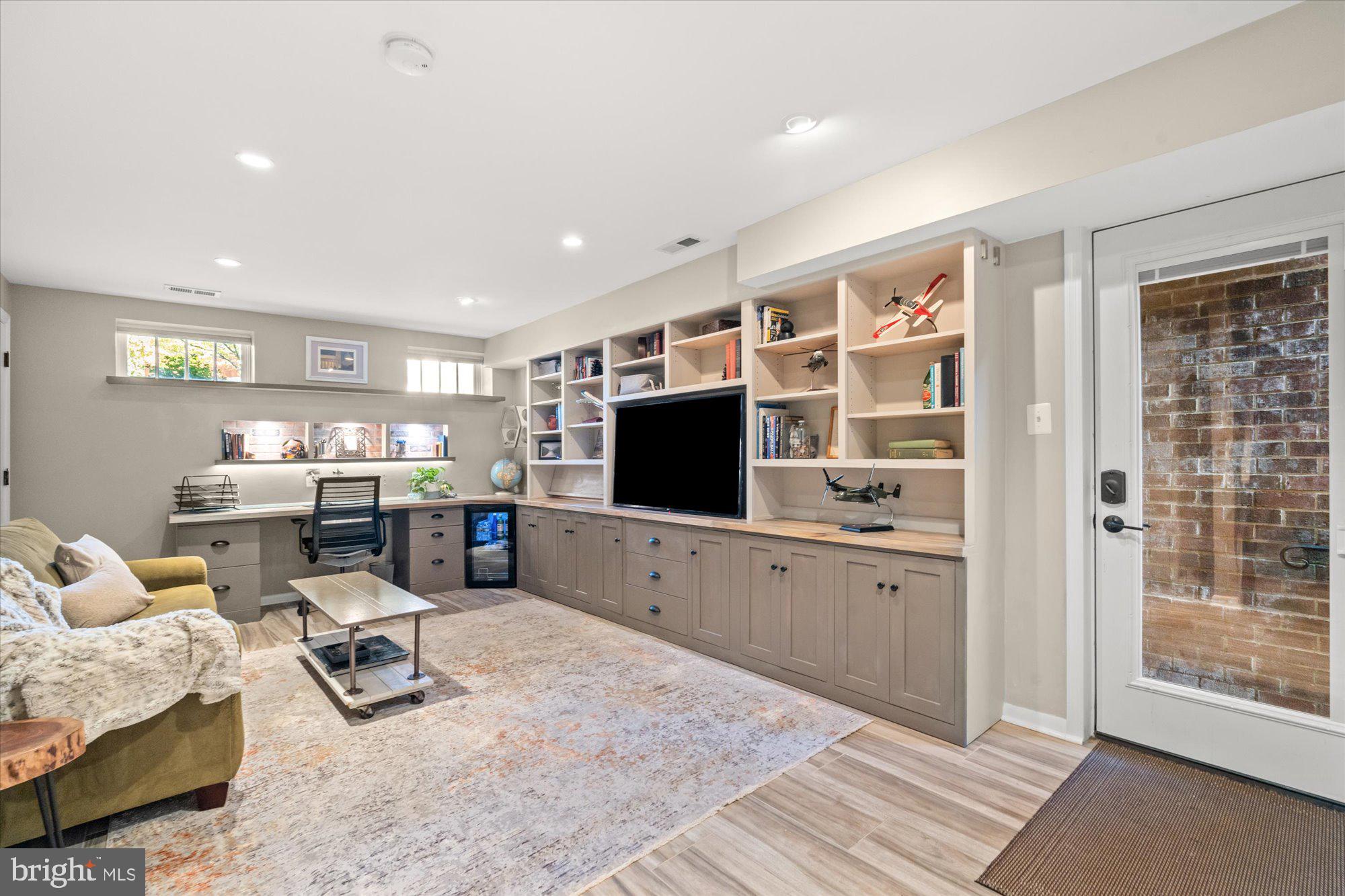 OLD TOWN ALEXANDRIA - Residential