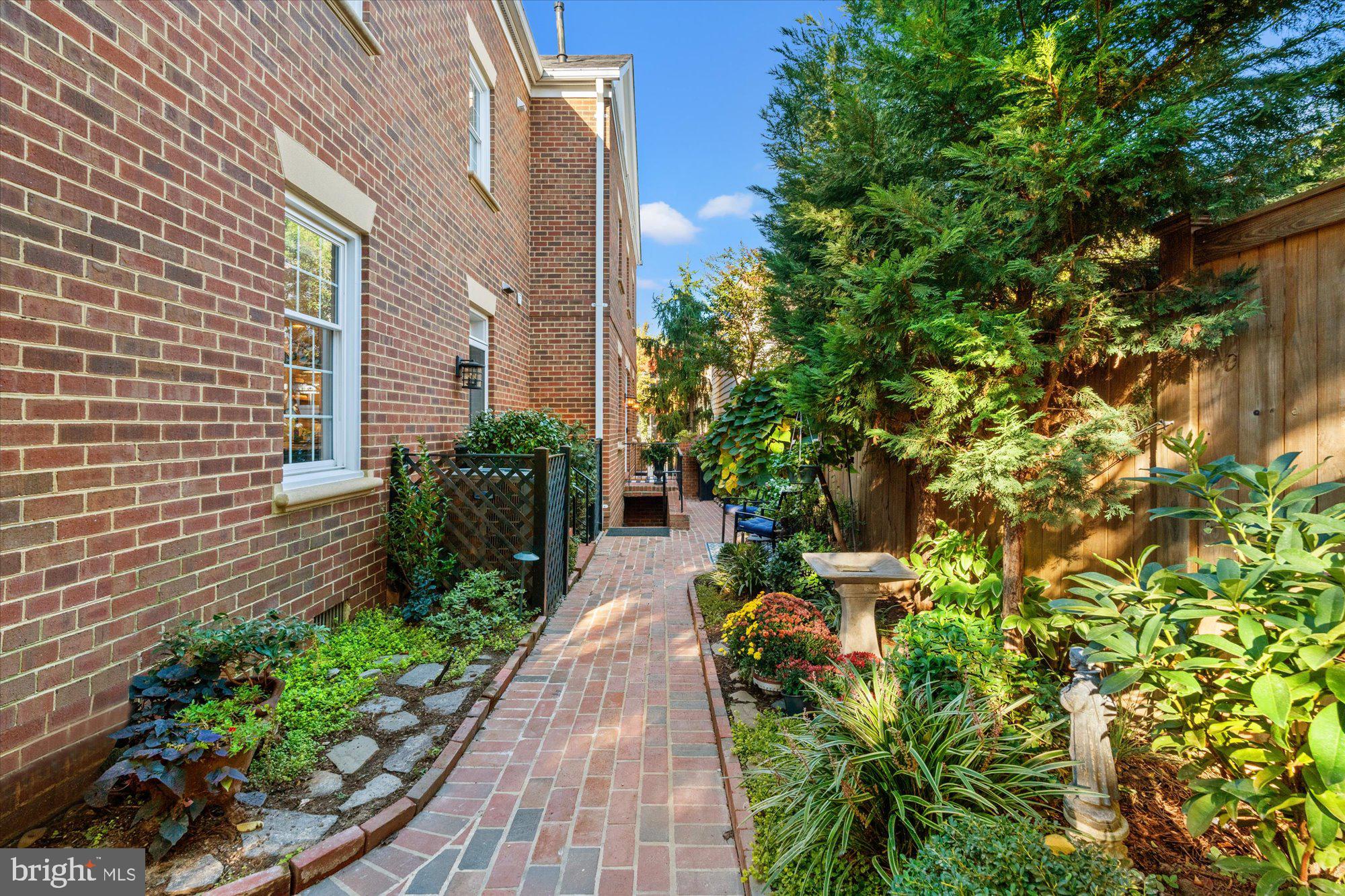 OLD TOWN ALEXANDRIA - Residential