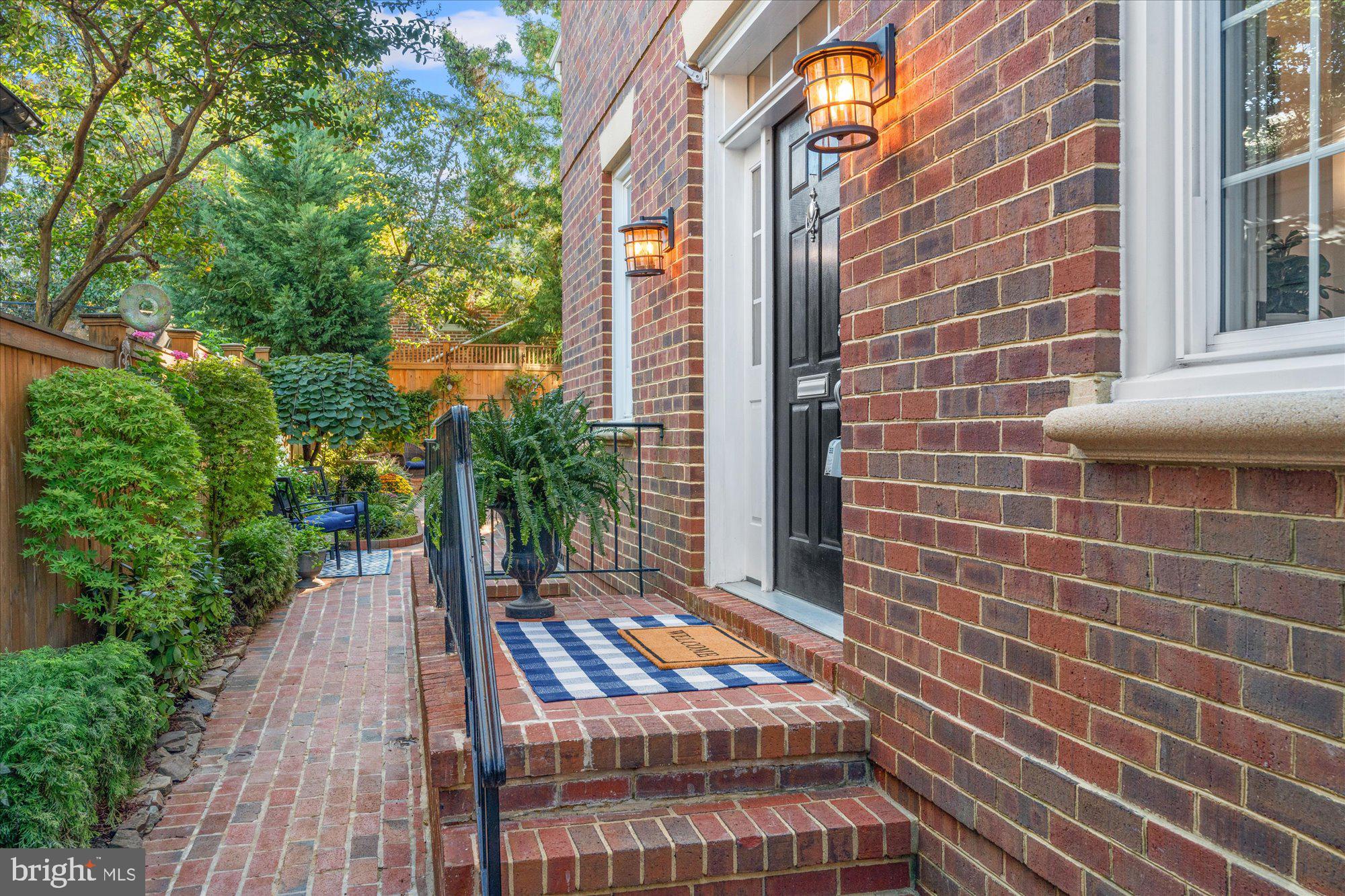 OLD TOWN ALEXANDRIA - Residential