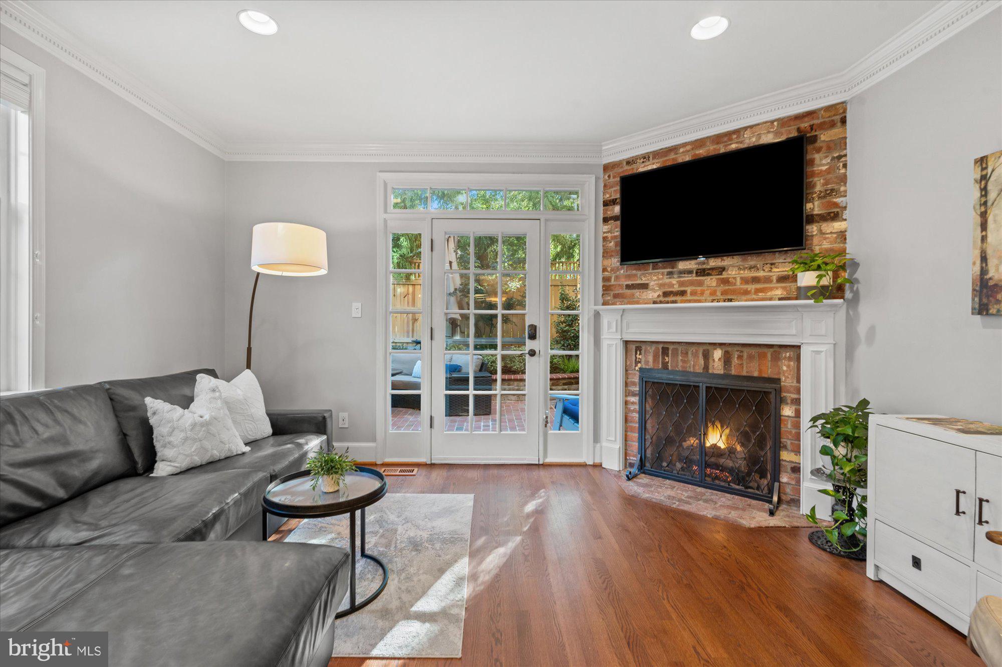 OLD TOWN ALEXANDRIA - Residential