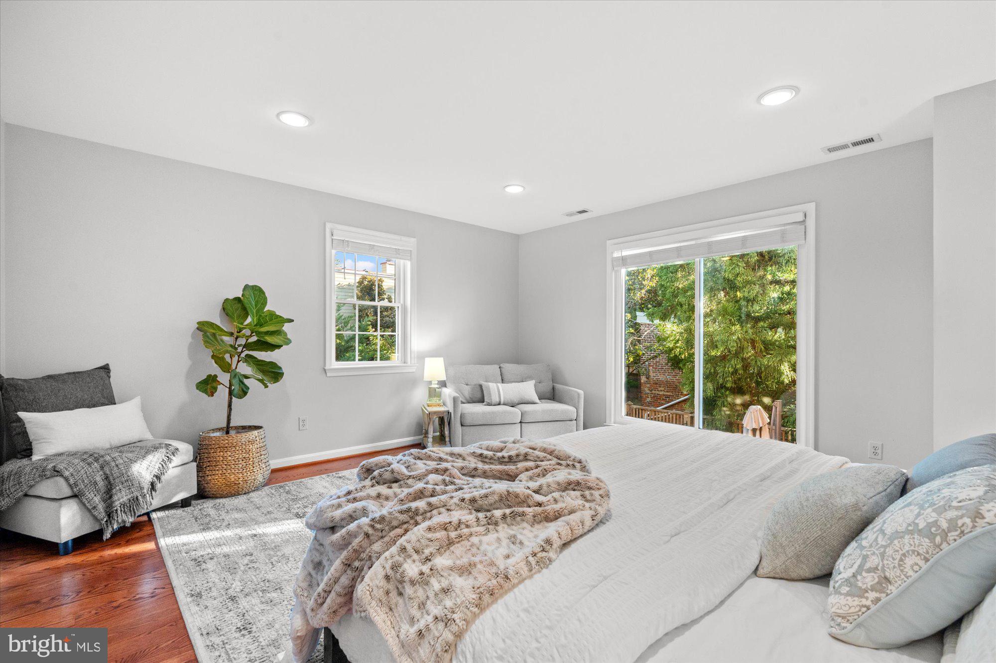 OLD TOWN ALEXANDRIA - Residential