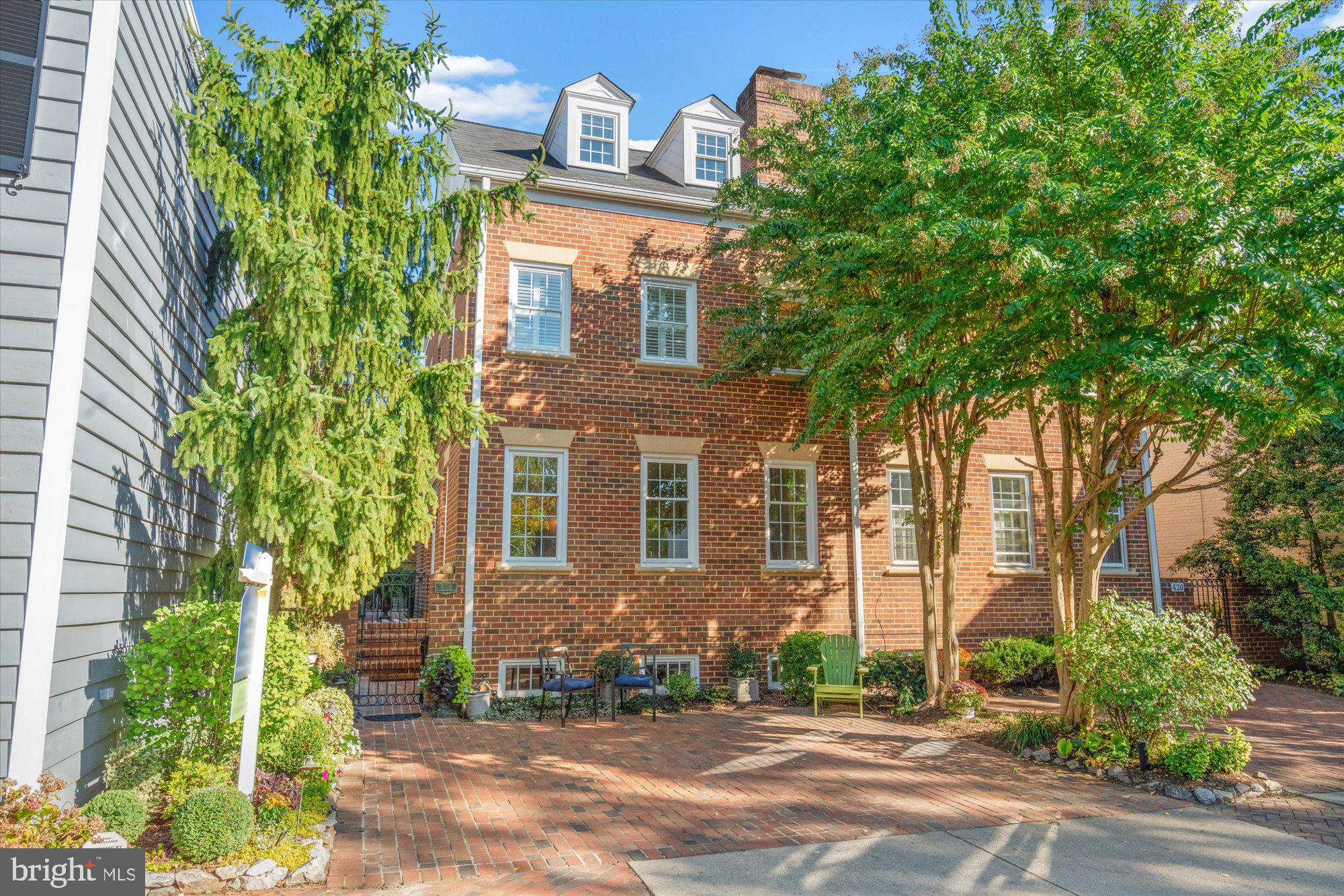 OLD TOWN ALEXANDRIA - Residential