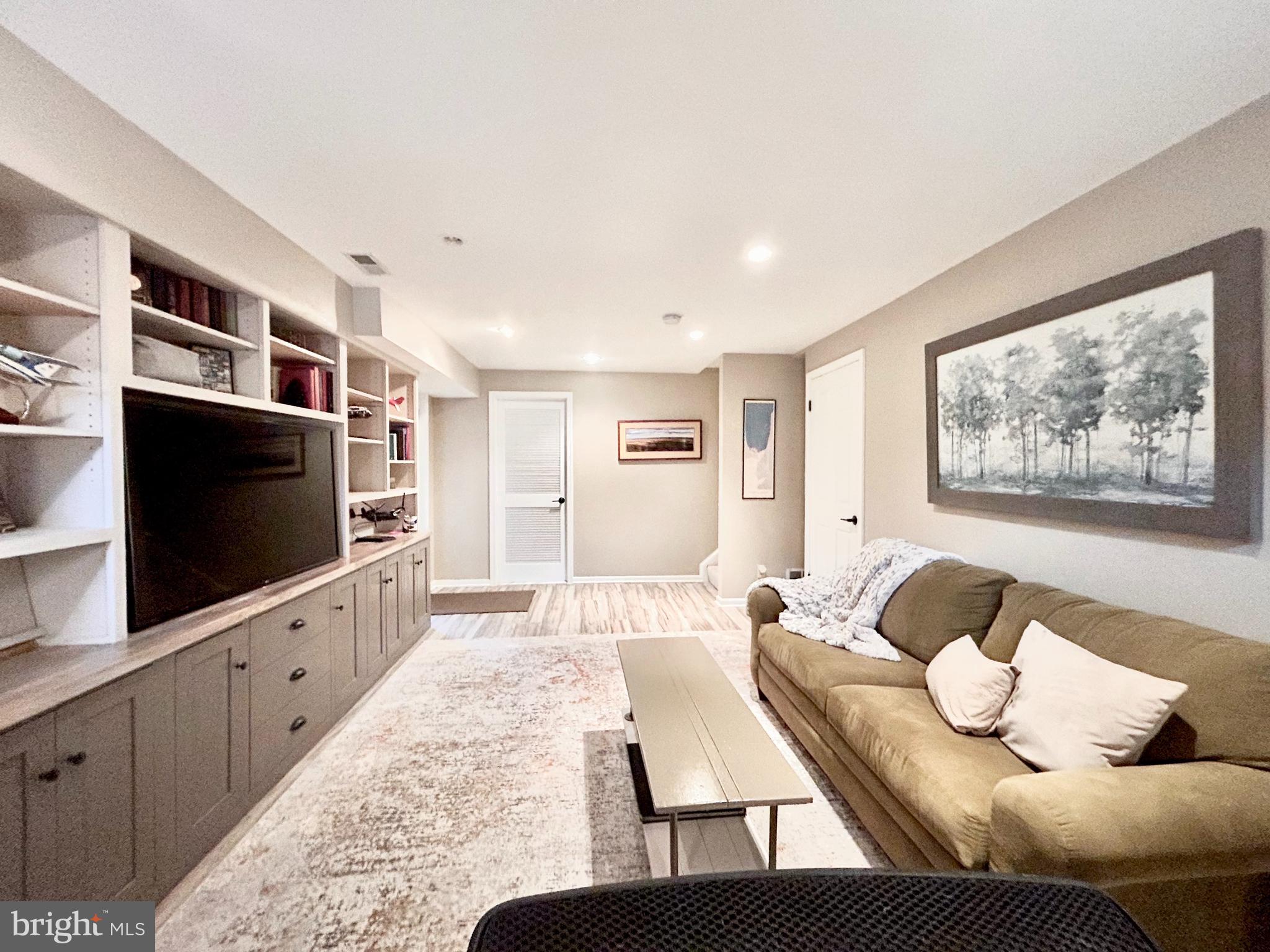 OLD TOWN ALEXANDRIA - Residential