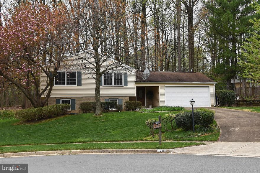 Huge Price Reduction . Rarely Available in sought after Cherry Run.  On a Wonderful Cul D'Sac, this split foyer home with 5 full b/3bths backs to beautiful treed lot. Make this  your dream home with a few decorators touches.Owner just installed New kitchen counter, new condenser. Plenty of space in Fully finished w/o basement. Close to VRE,Shops, Rest, I495/I95, George Mason &more.