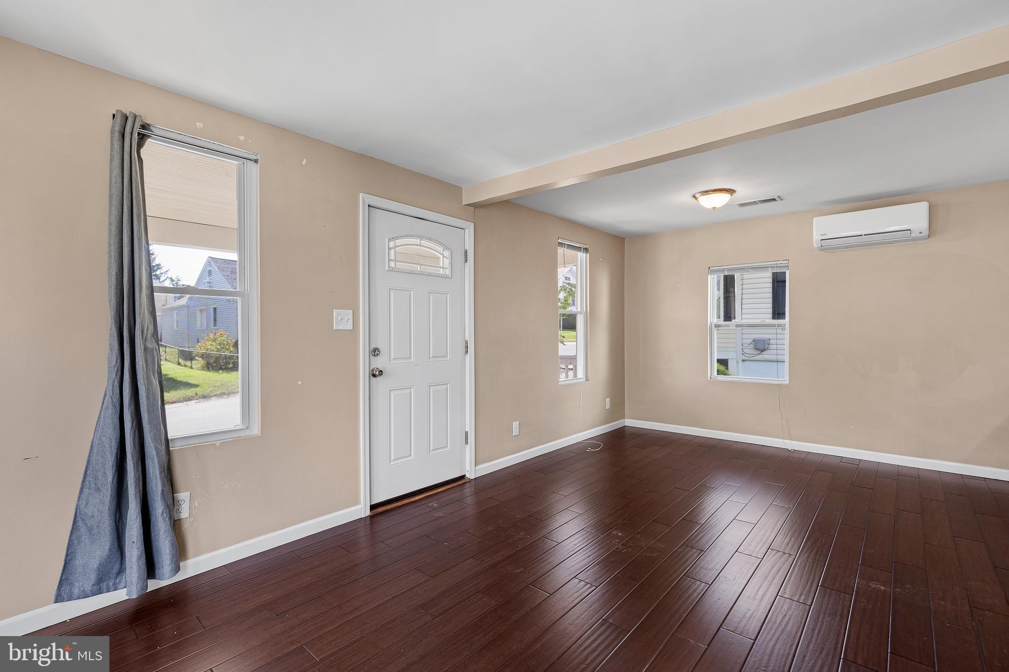 27 W DELAWARE AVENUE