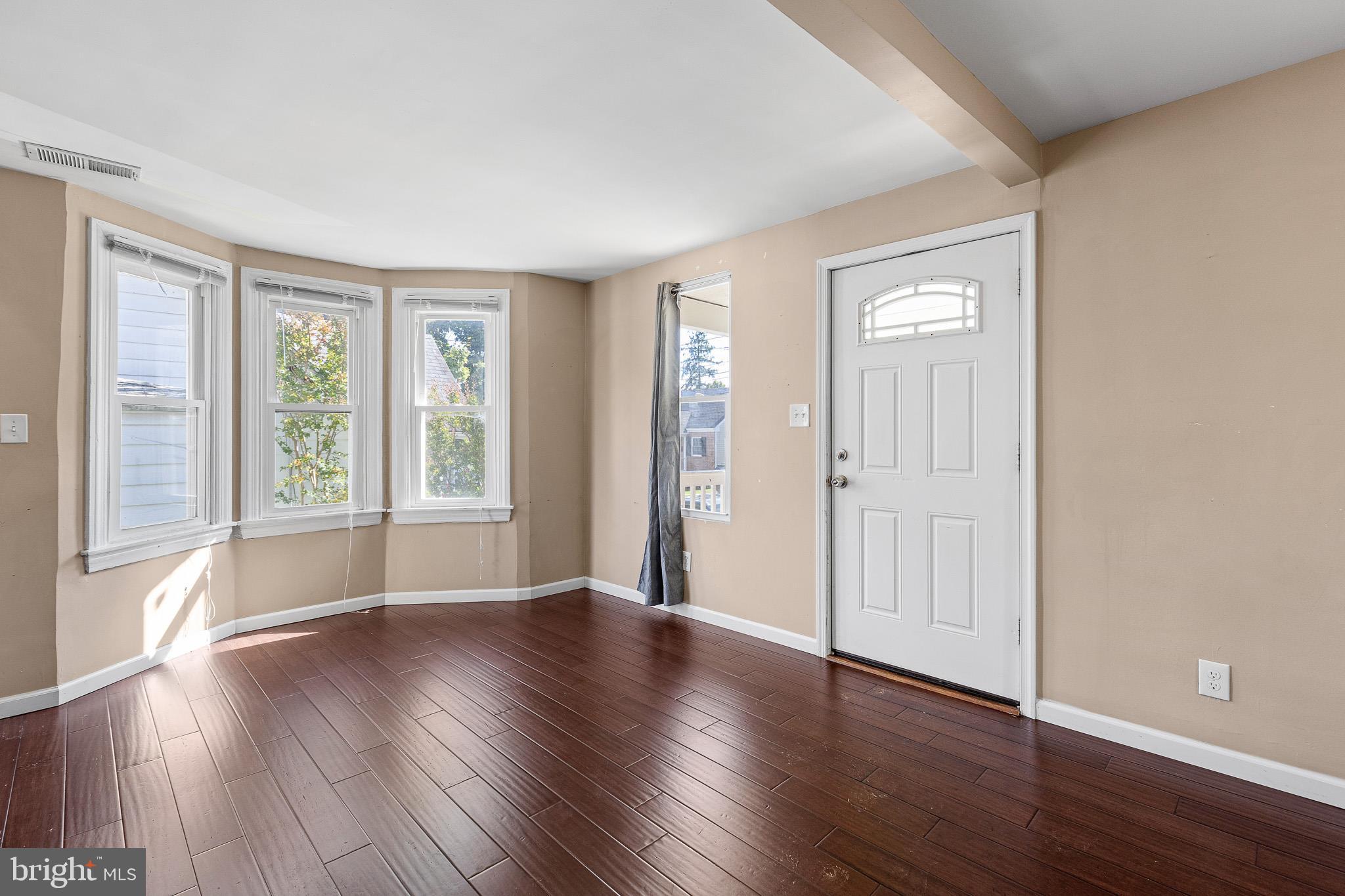 27 W DELAWARE AVENUE