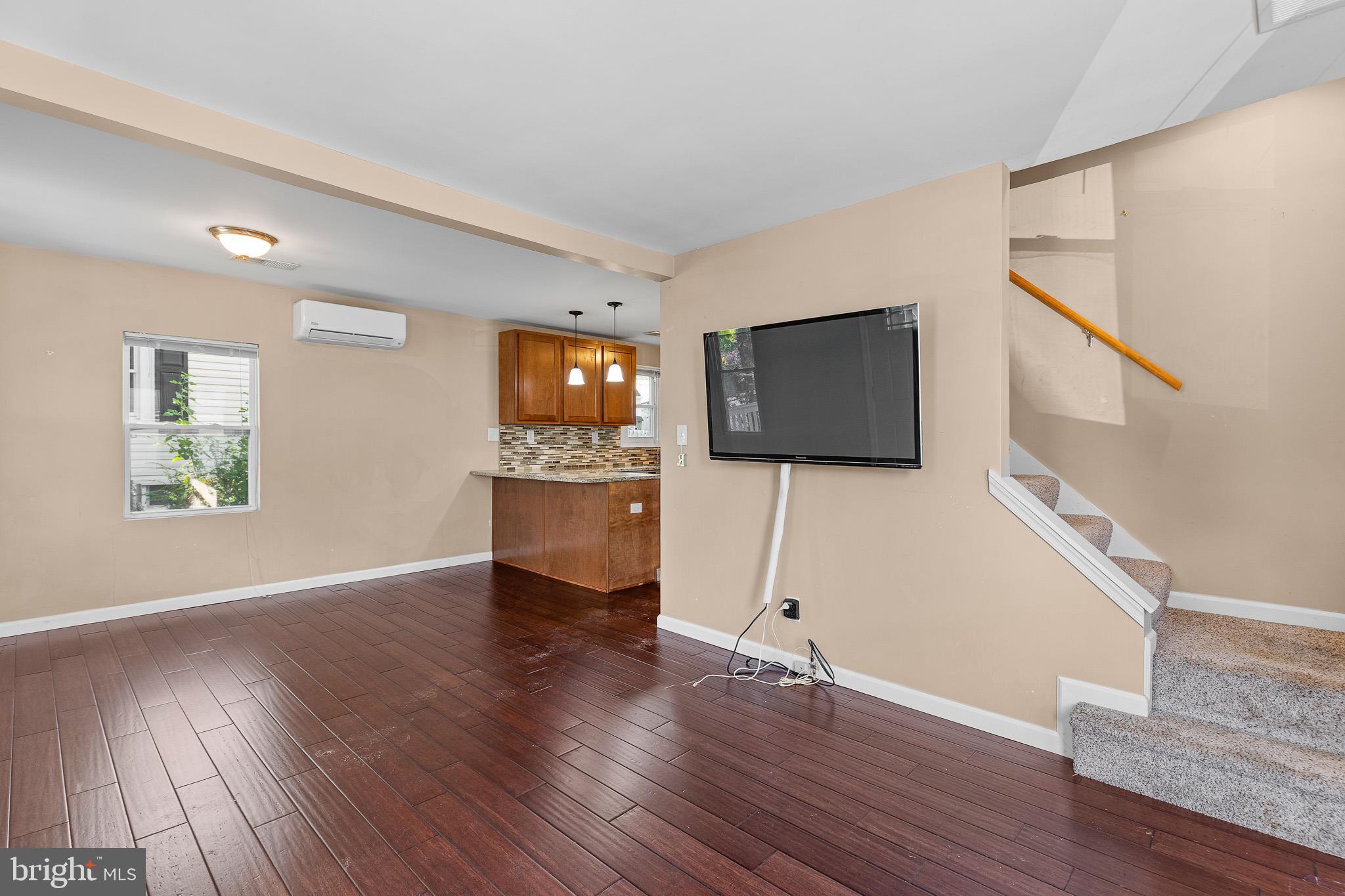 27 W DELAWARE AVENUE