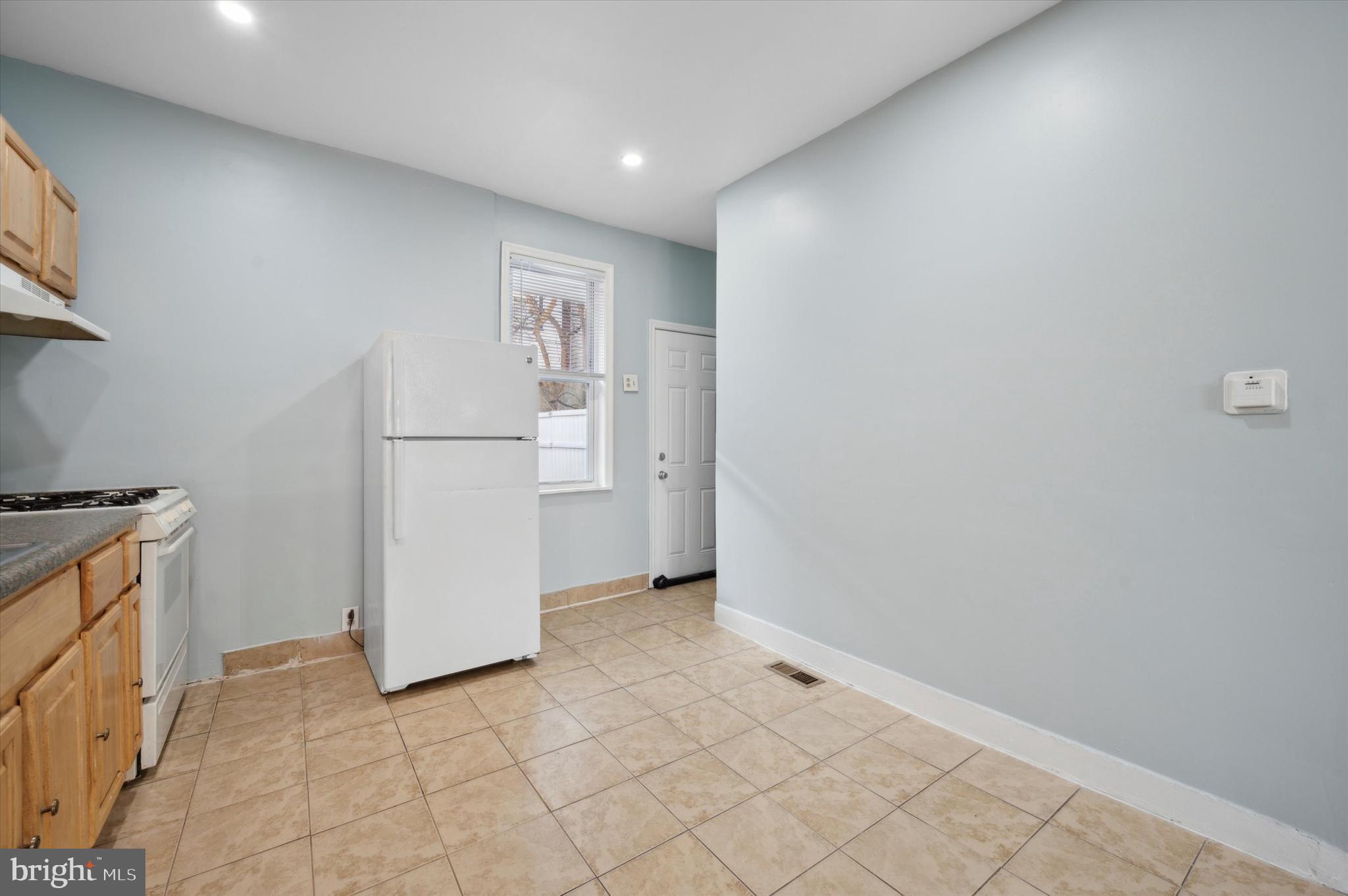 PORT RICHMOND - Residential Lease