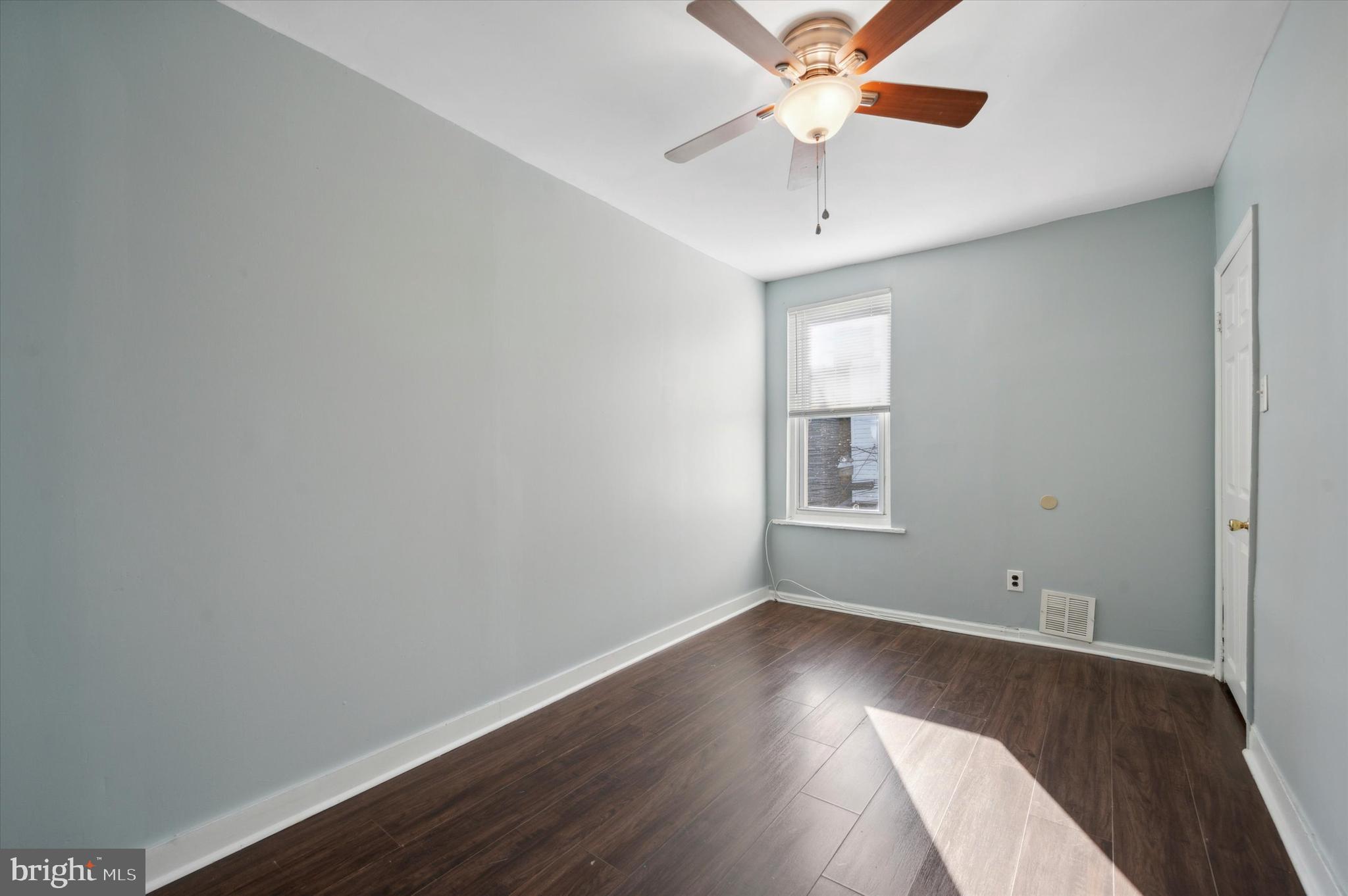 PORT RICHMOND - Residential Lease