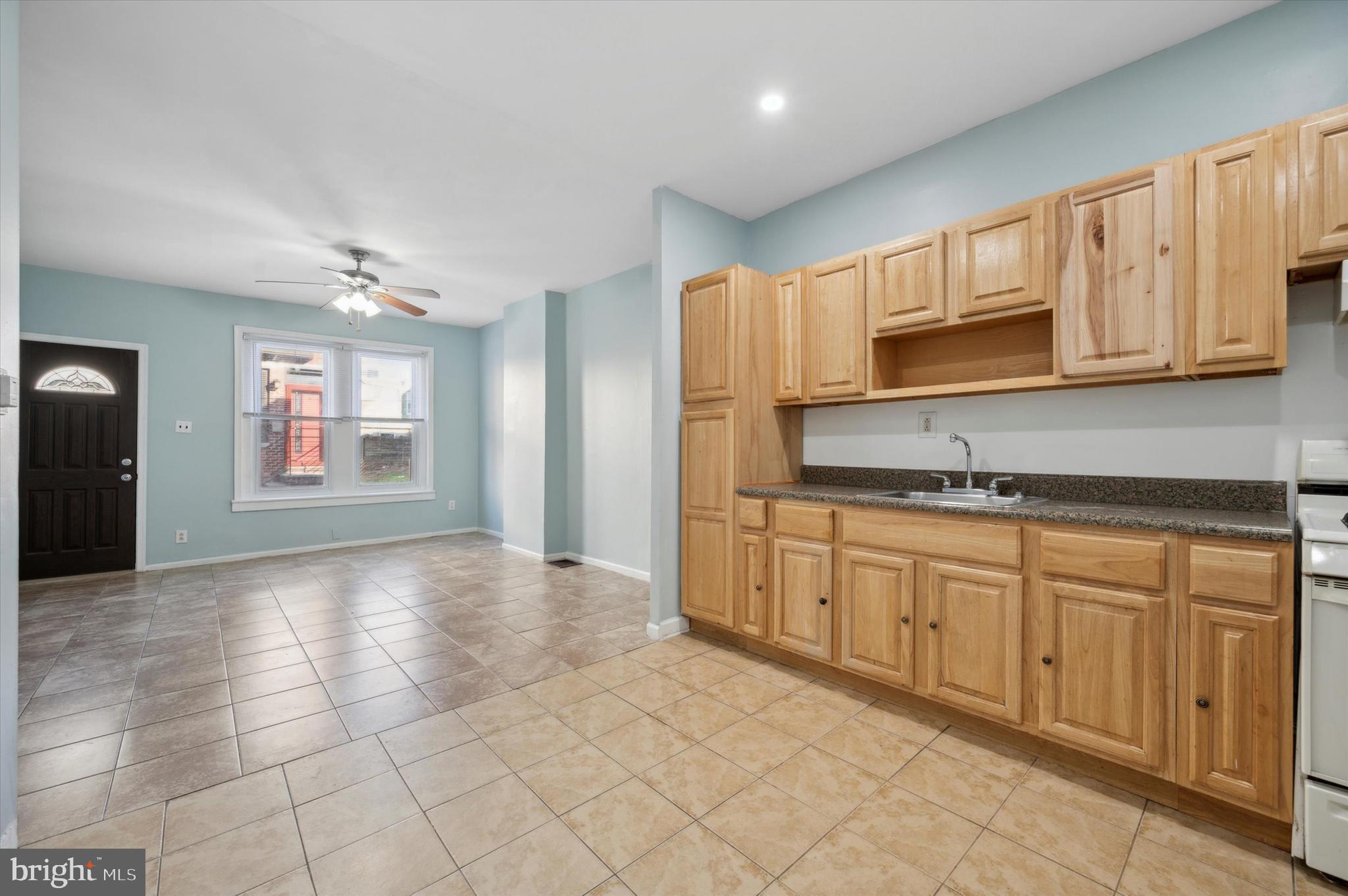 PORT RICHMOND - Residential Lease