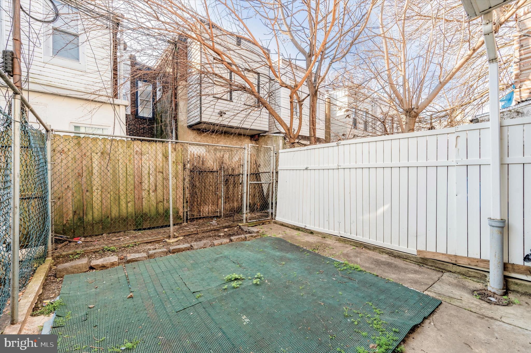 PORT RICHMOND - Residential Lease