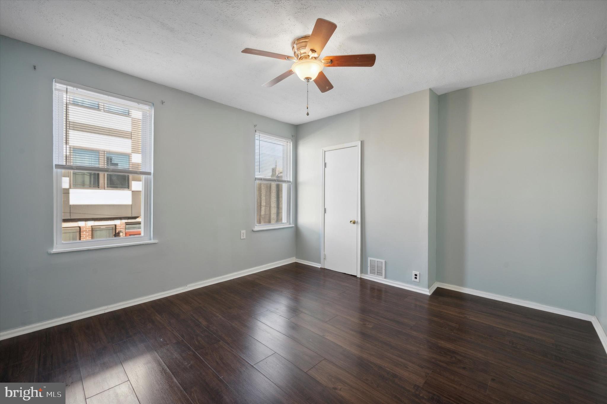 PORT RICHMOND - Residential Lease