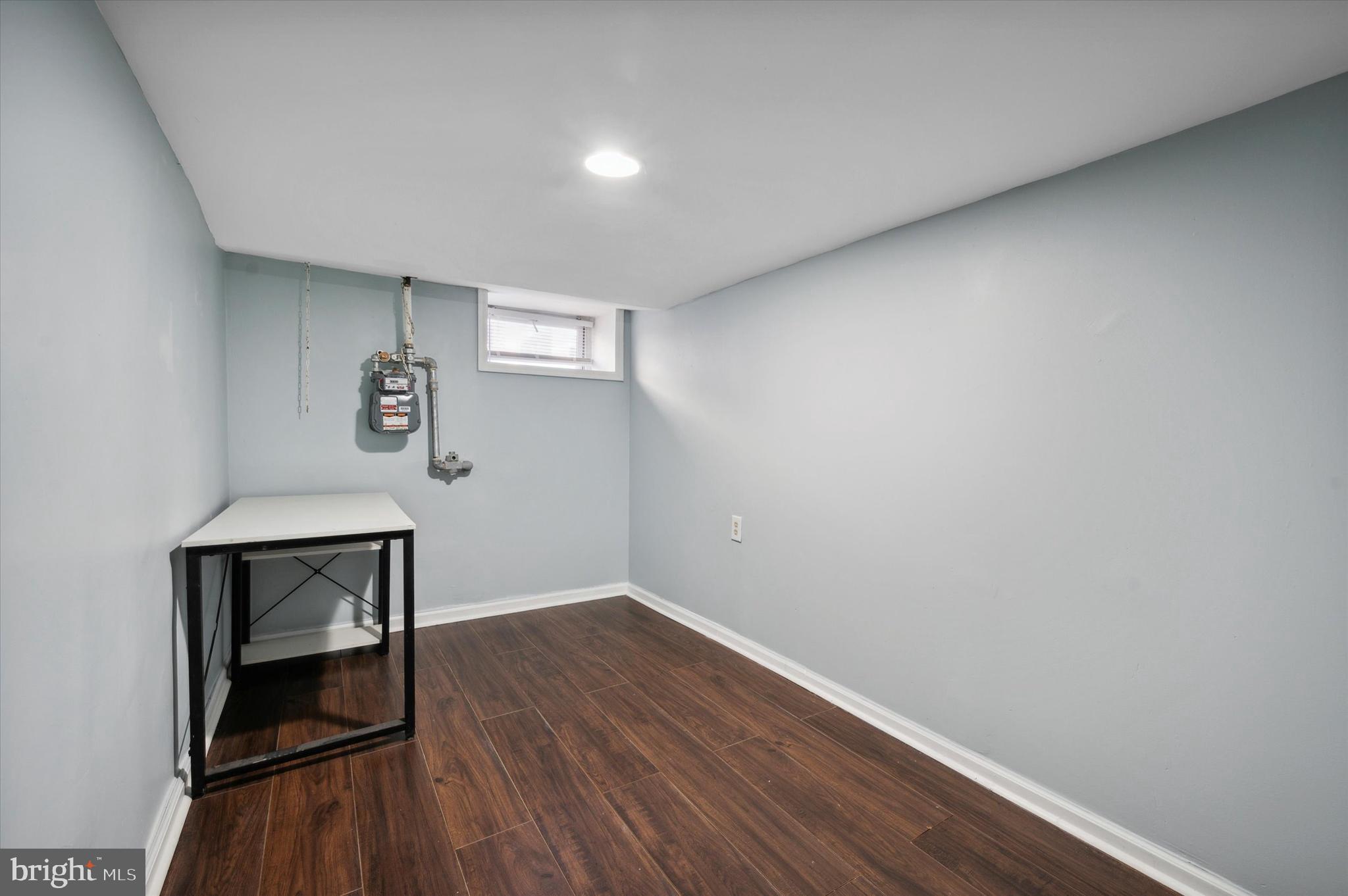 PORT RICHMOND - Residential Lease