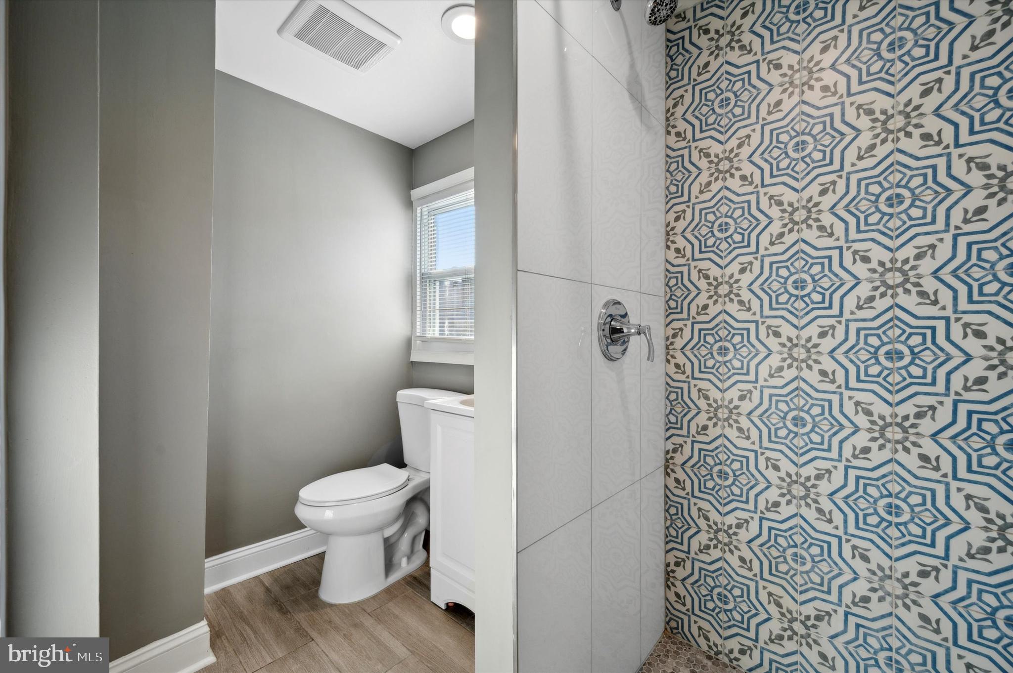 PORT RICHMOND - Residential Lease