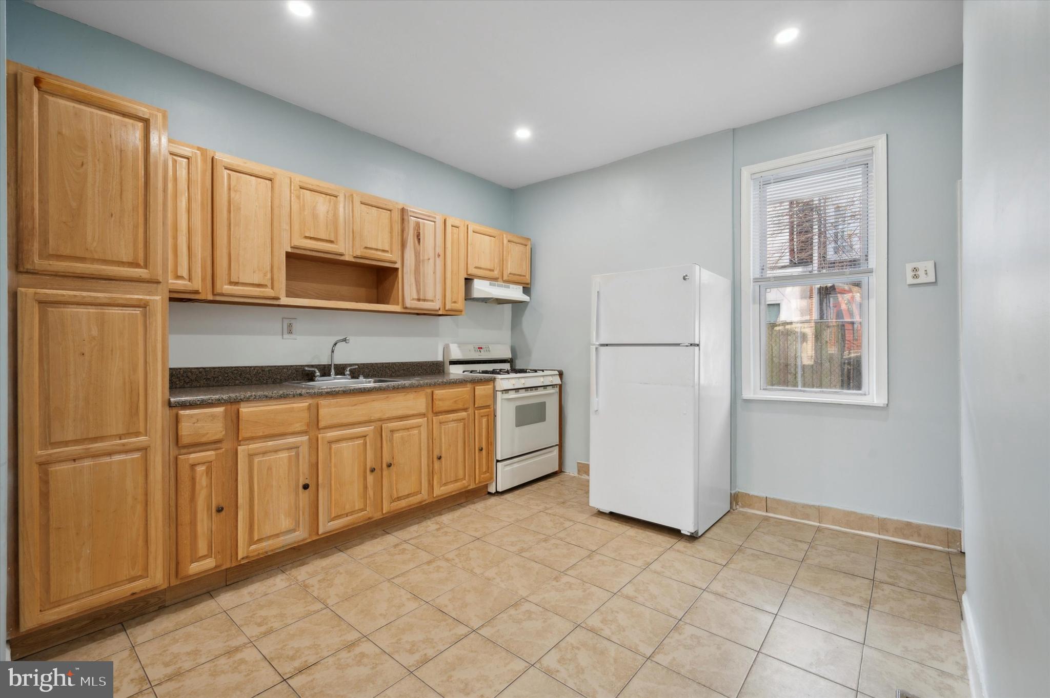PORT RICHMOND - Residential Lease
