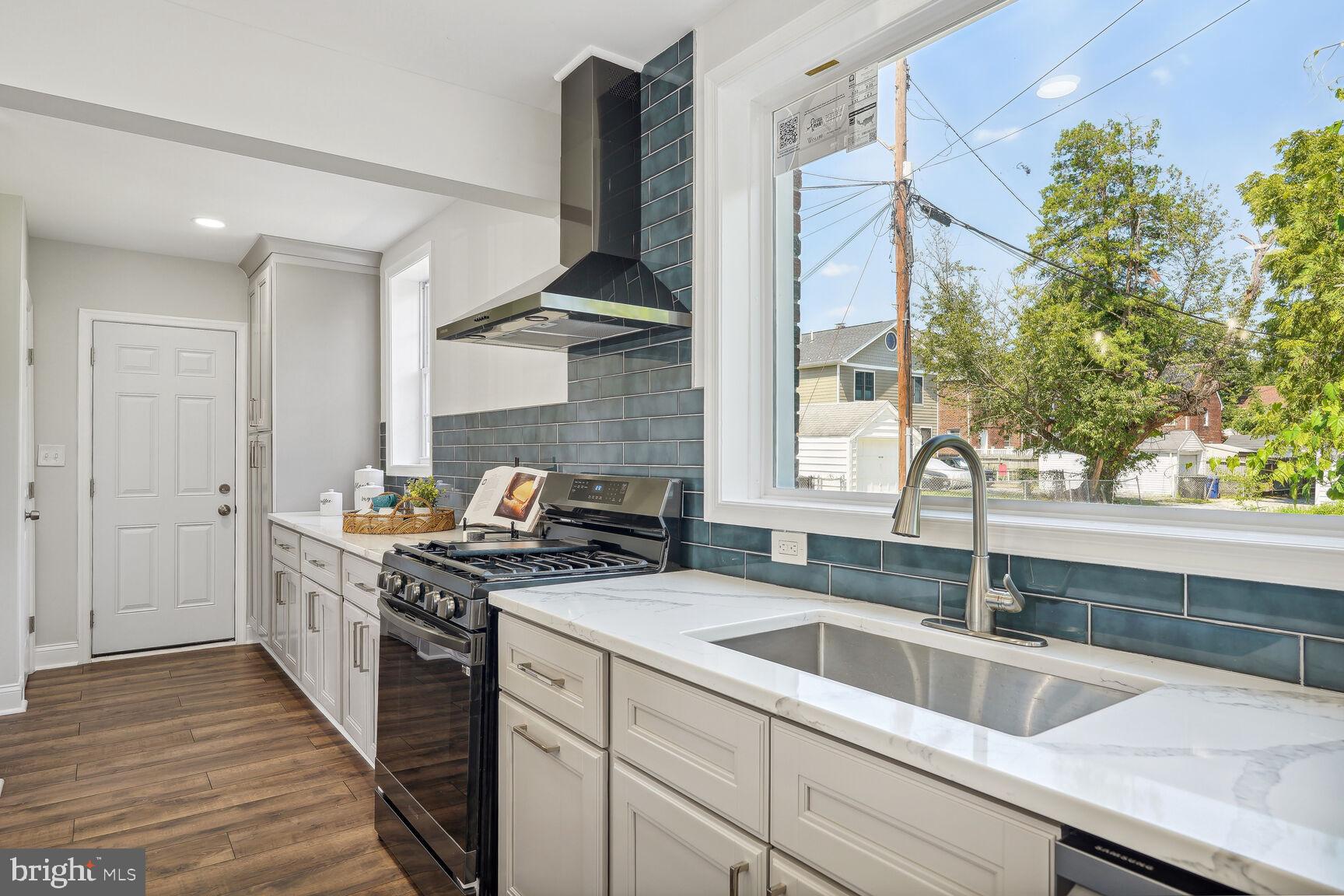 MICHIGAN PARK - Residential