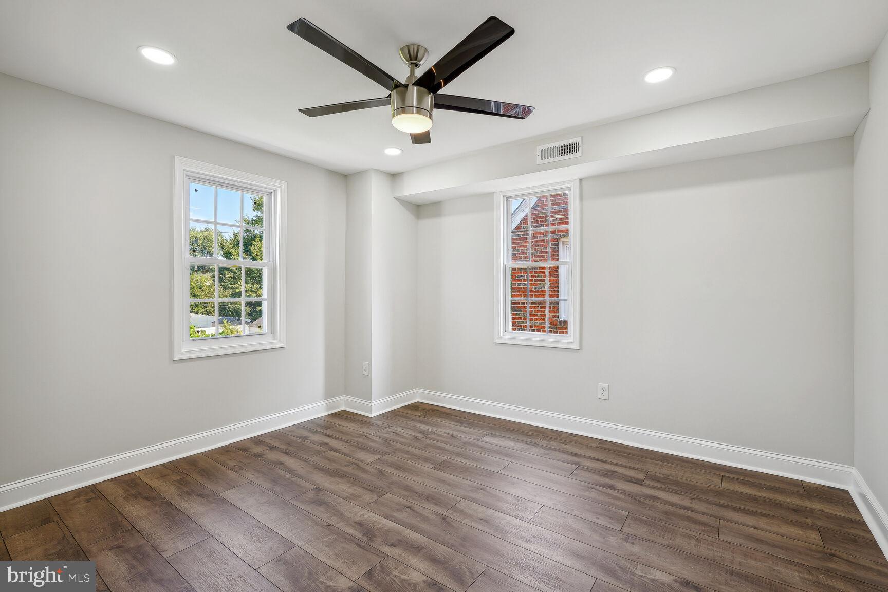 MICHIGAN PARK - Residential