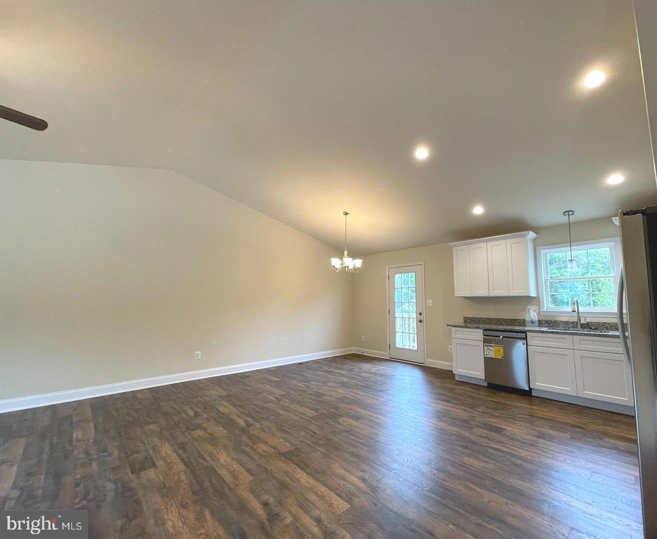 8112 LELAND