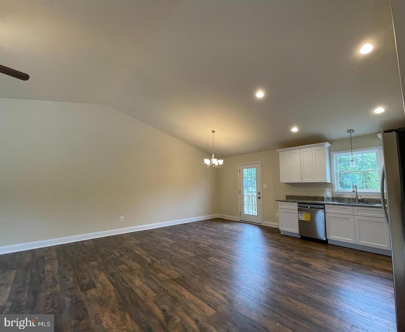 8112 LELAND