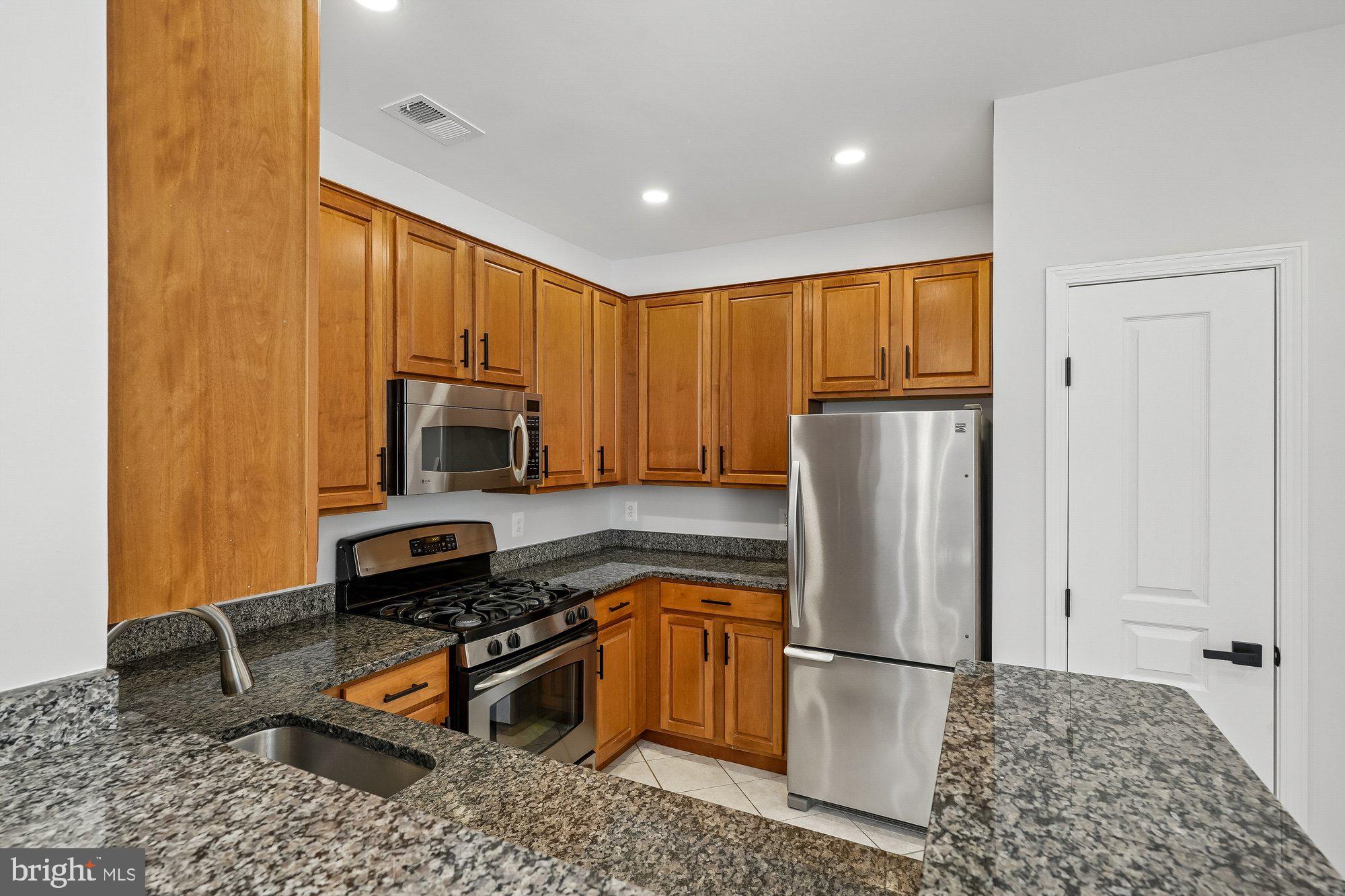 SAVOY AT RESTON TOWN CENTER - Residential