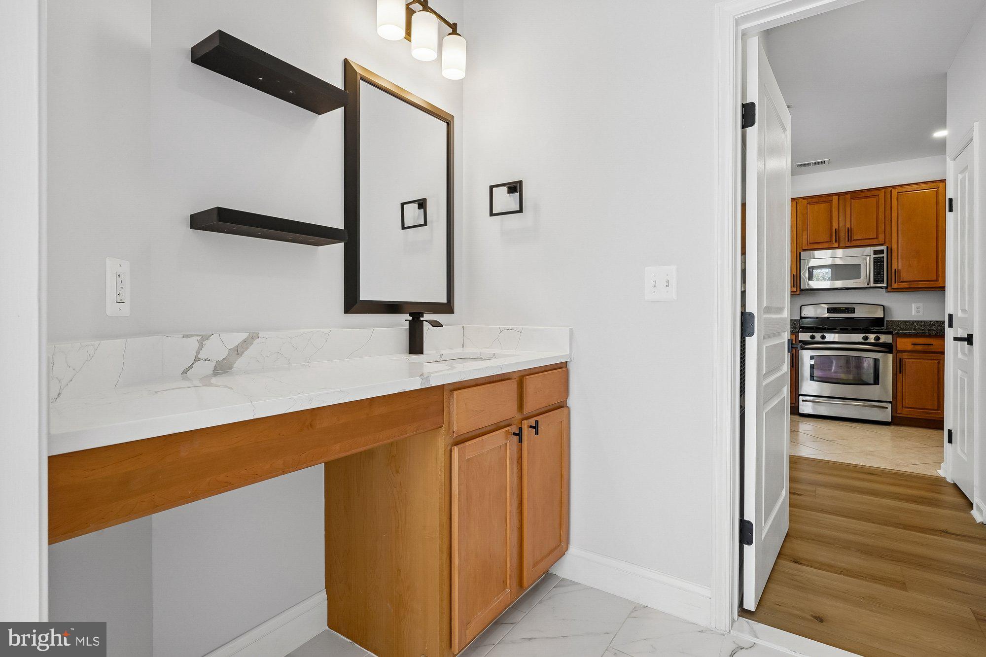 SAVOY AT RESTON TOWN CENTER - Residential