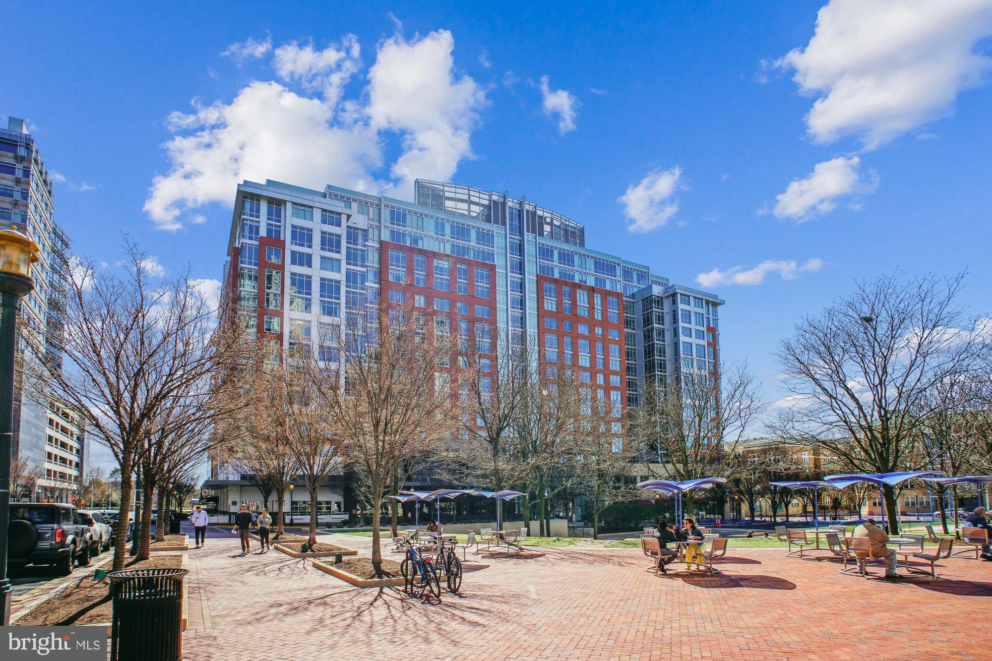 SAVOY AT RESTON TOWN CENTER - Residential