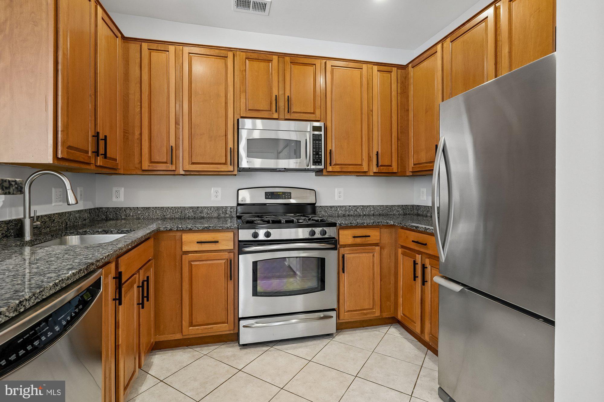 SAVOY AT RESTON TOWN CENTER - Residential